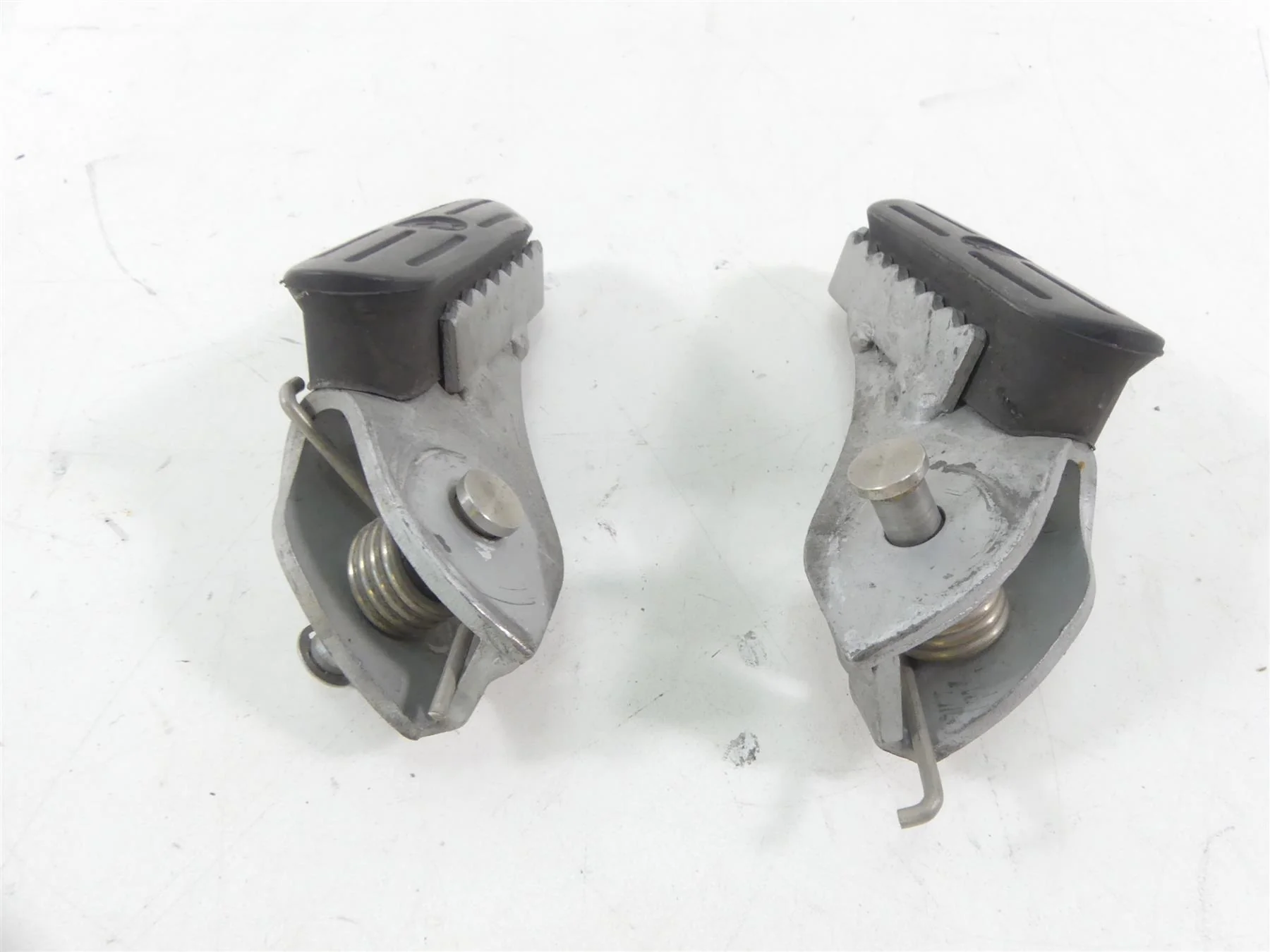 2009 BMW R1200GS K25 Front Rider Driver Footpeg Foot Peg Rest Set 46717694557 - Image 2