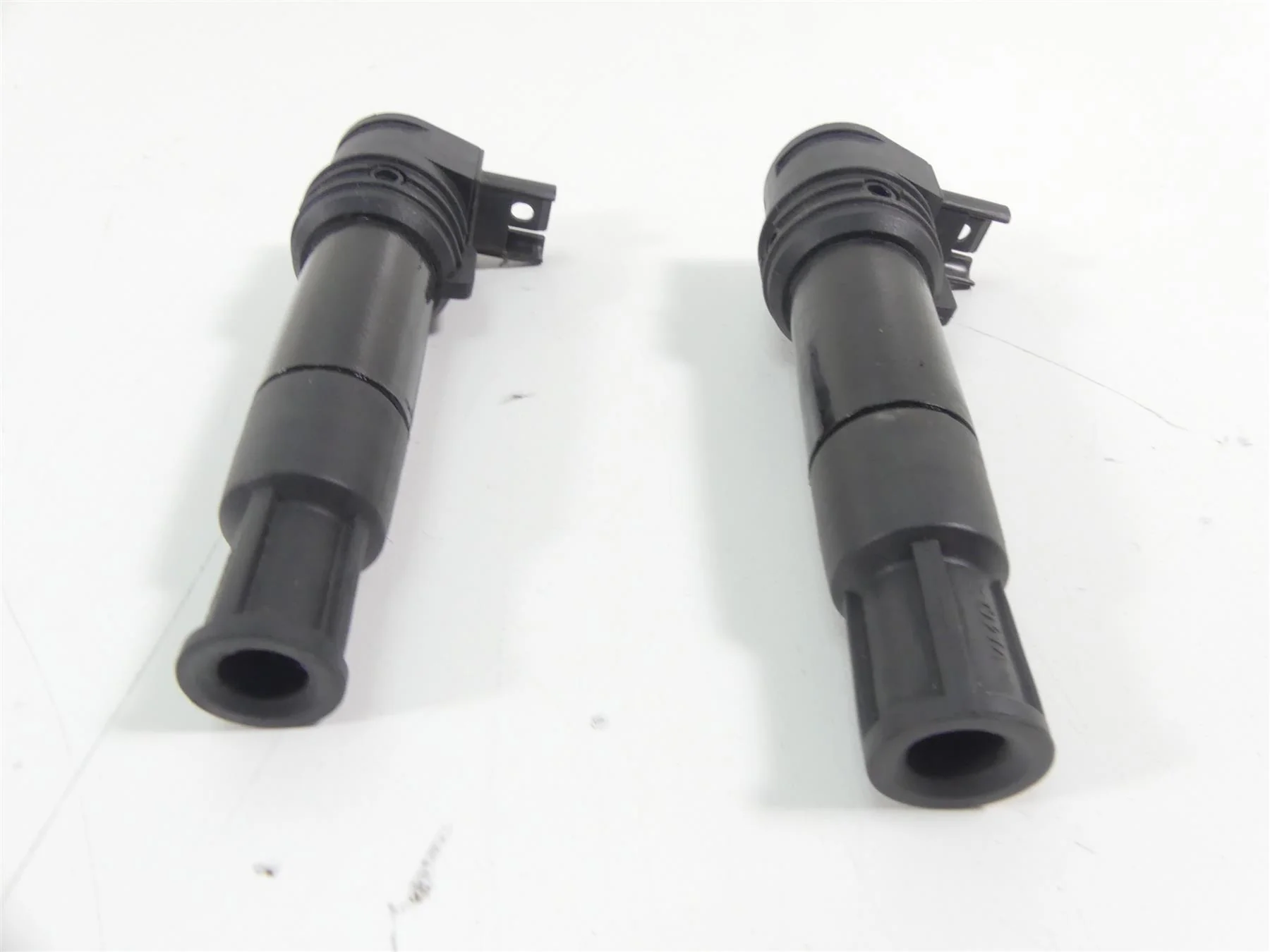 2009 BMW R1200GS K25 Ignition Coils Stick Coil Set  12137715856 - Image 2