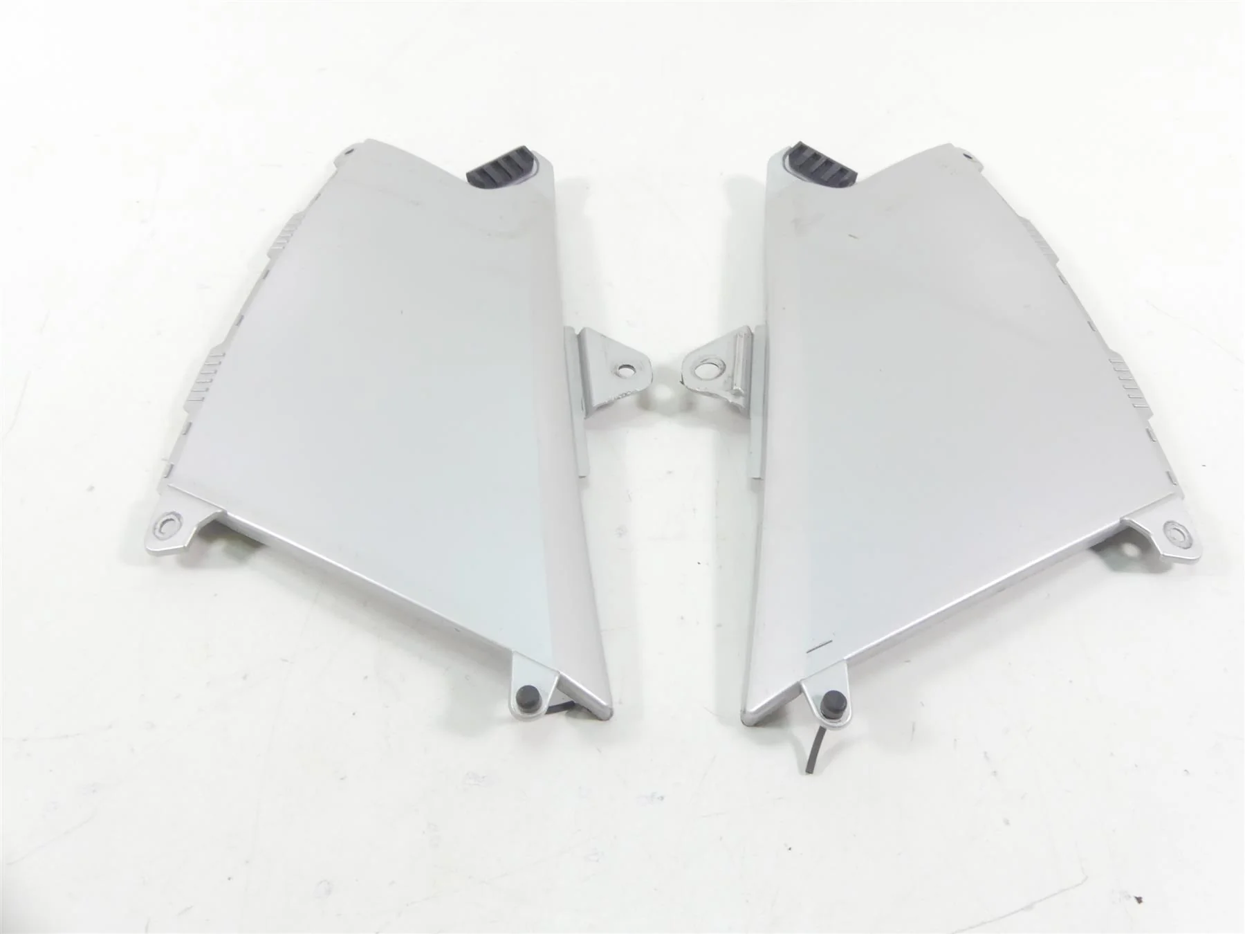 2009 BMW R1200GS K25 Left Right Between Leg Side Cover Fairing Set 46637693433 - Image 3