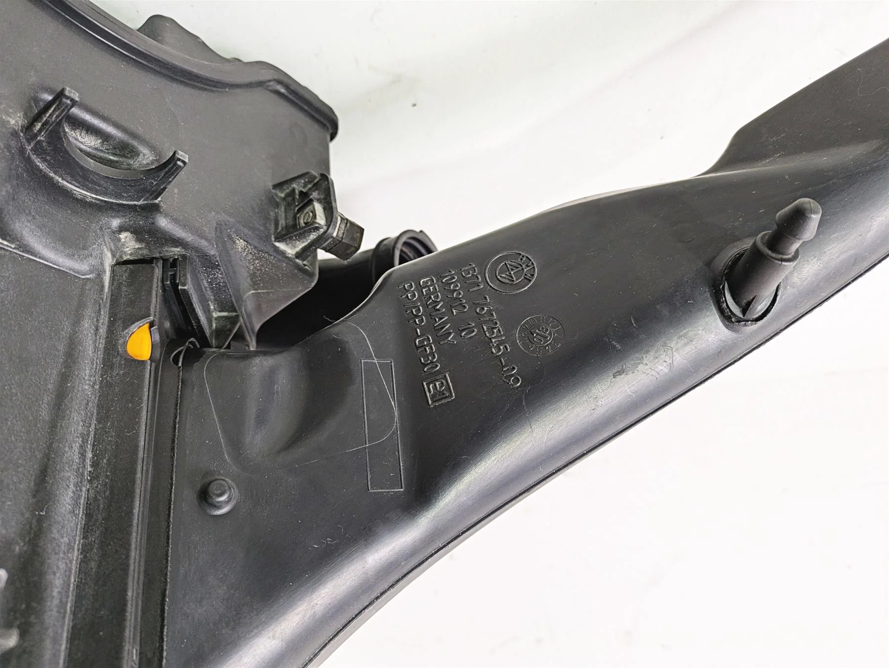 2009 BMW R1200GS K255 Adv Air Box Tubes & Front Air Ram 13717720354 13717672545 - Image 10