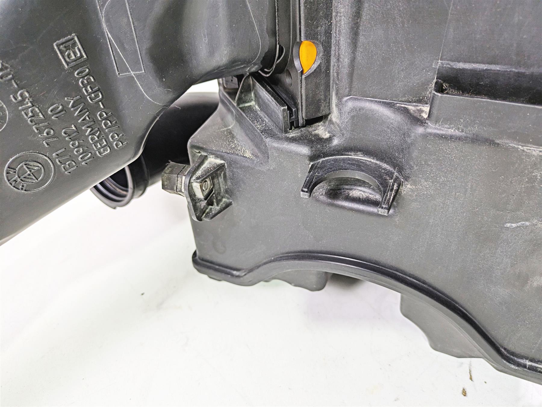 2009 BMW R1200GS K255 Adv Air Box Tubes & Front Air Ram 13717720354 13717672545 - Image 11