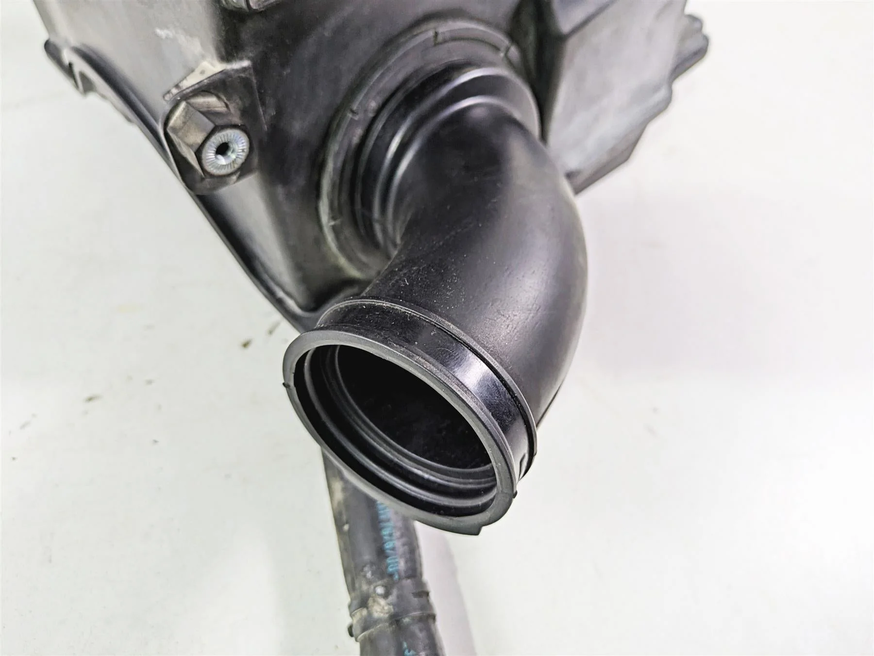 2009 BMW R1200GS K255 Adv Air Box Tubes & Front Air Ram 13717720354 13717672545 - Image 9