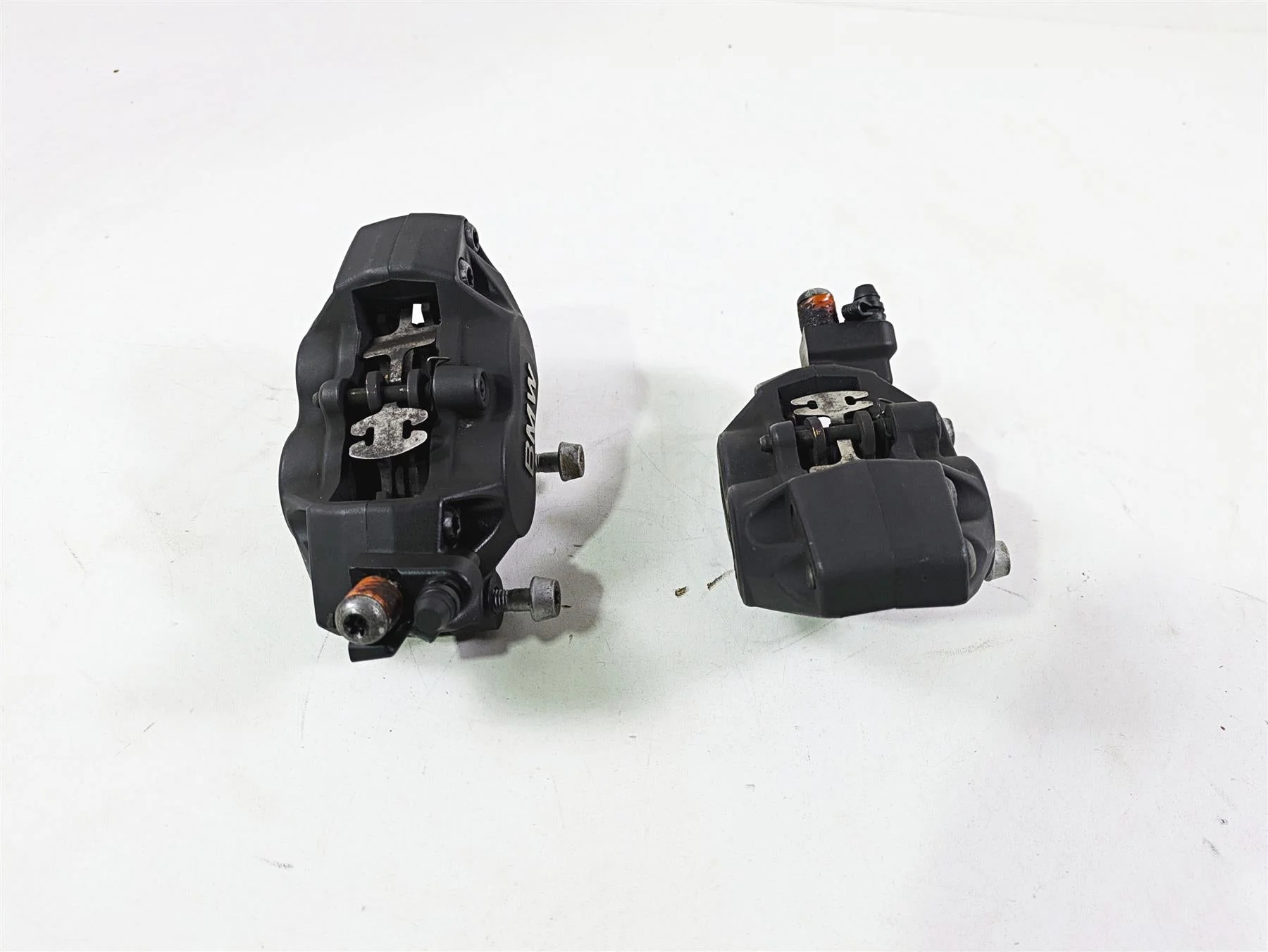 2009 BMW R1200GS K255 Adv Brembo Front Brake Caliper Set 34117711438 34117711439 - Image 4