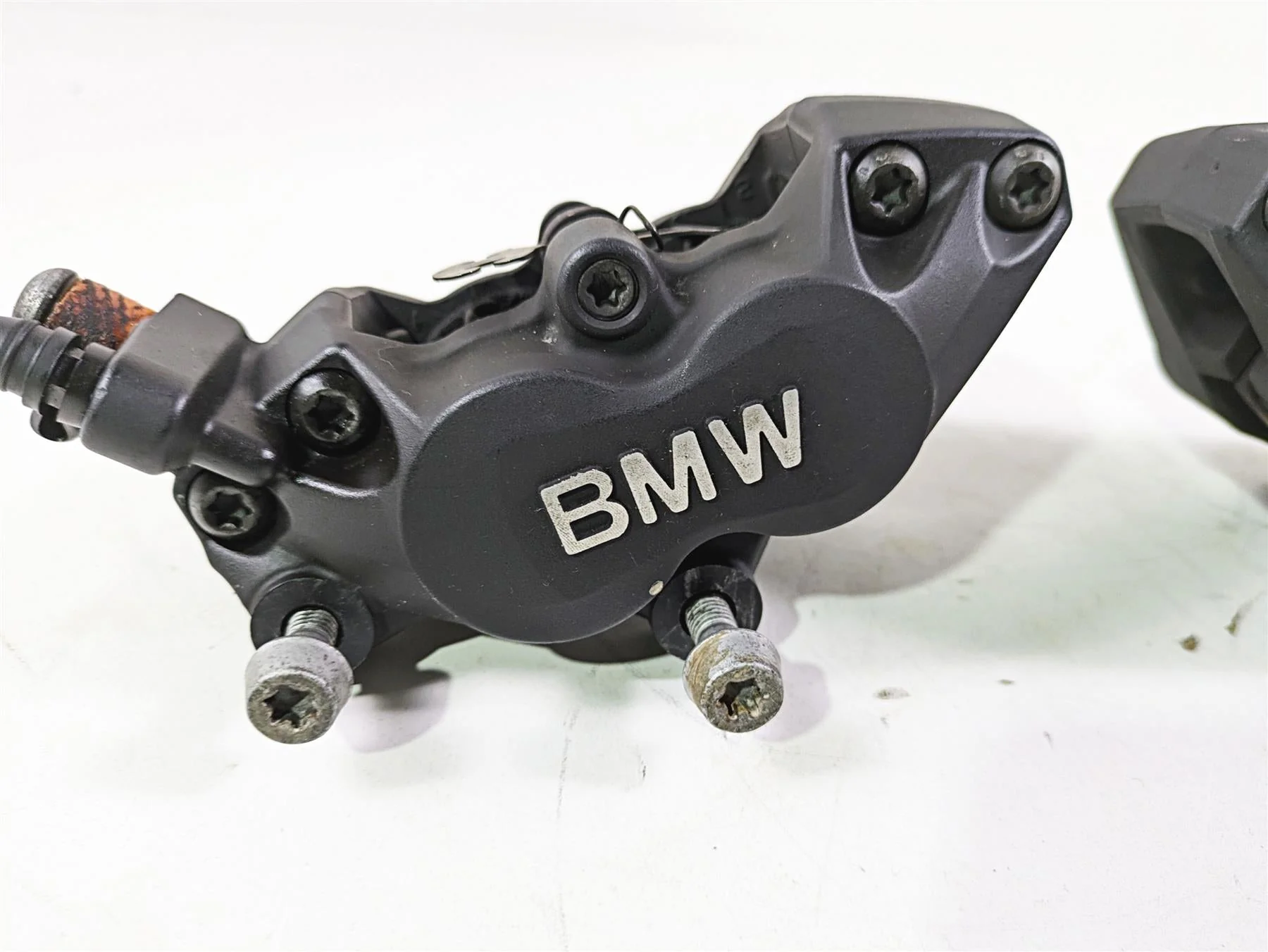 2009 BMW R1200GS K255 Adv Brembo Front Brake Caliper Set 34117711438 34117711439 - Image 8