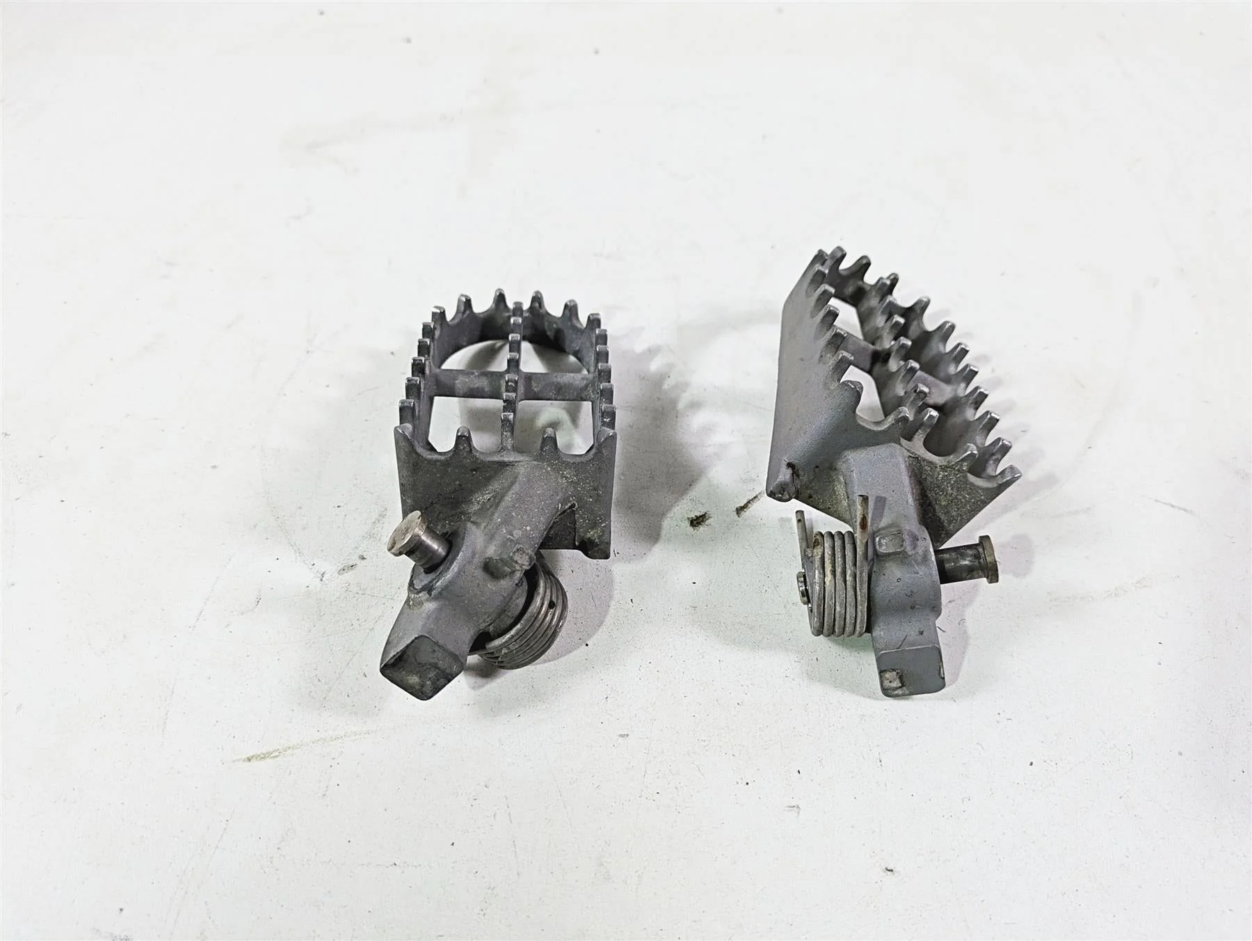 2009 BMW R1200GS K255 Adv Front Footpeg Foot Peg Set 46717694557 46717694558 - Image 7