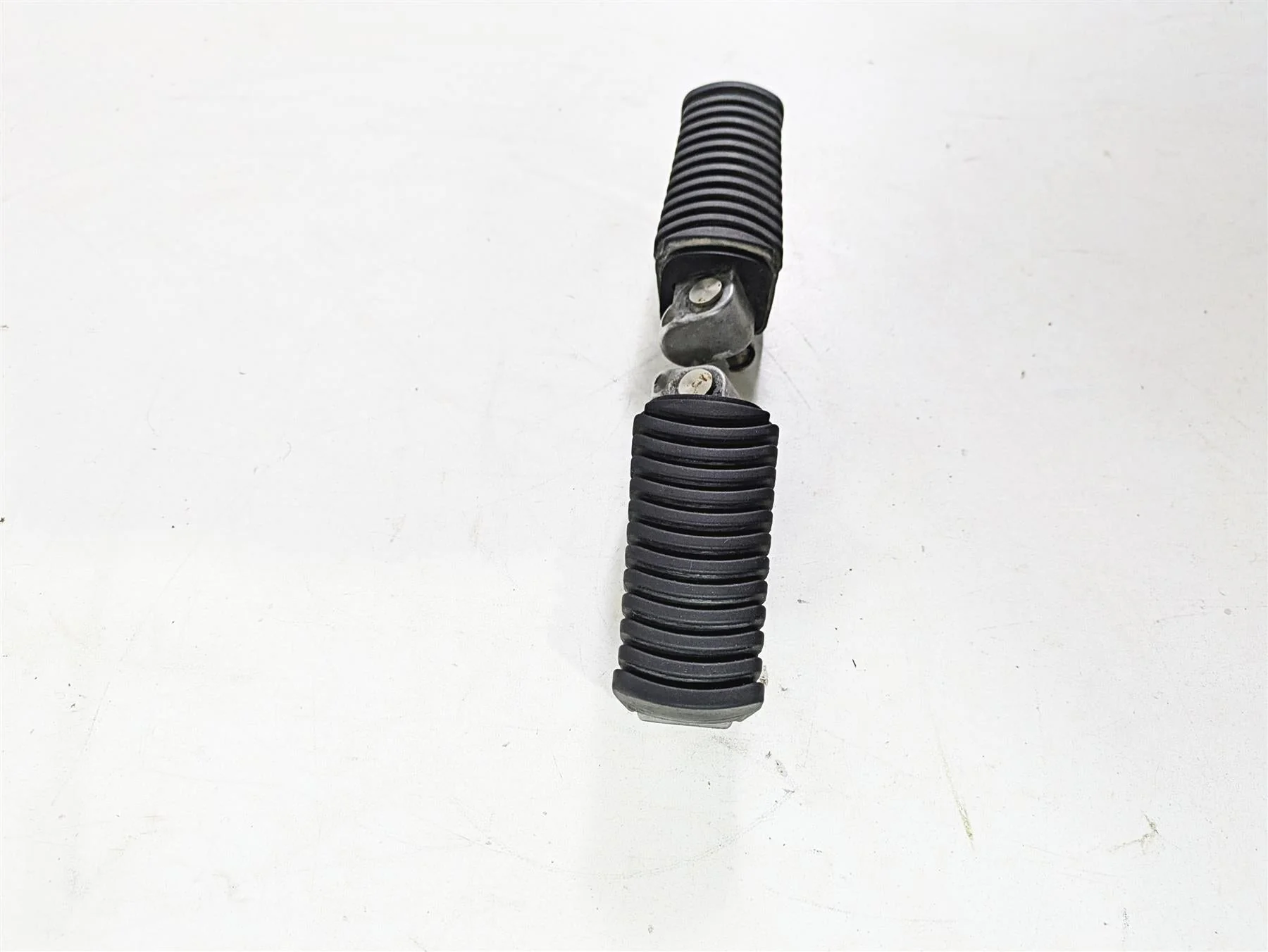 2009 BMW R1200GS K255 Adv Rear Passenger Foot Peg Set 46712310403 46712310404 - Image 2