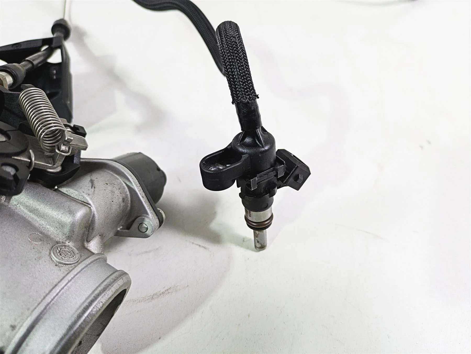 2009 BMW R1200GS K255 Adv Throttle Body Set & Cables - Read 13547705239 - Image 5