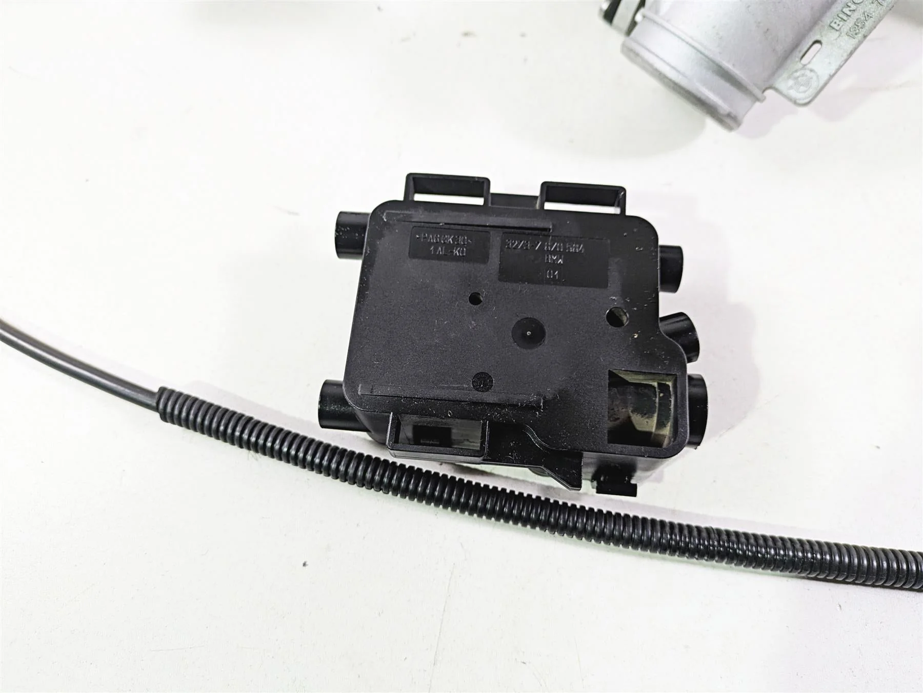 2009 BMW R1200GS K255 Adv Throttle Body Set & Cables - Read 13547705239 - Image 9