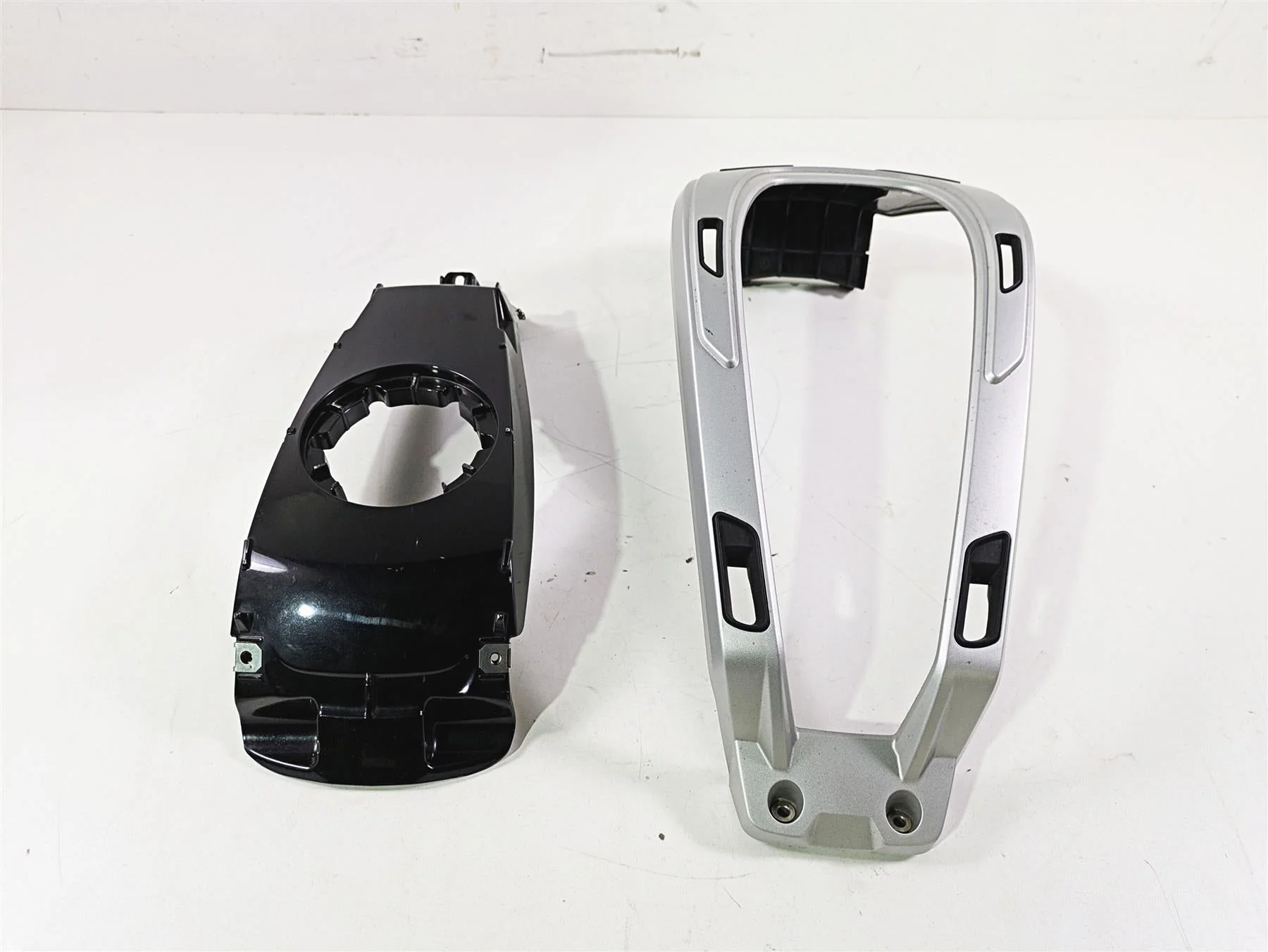 2009 BMW R1200RT K26 Center Tank Cover & Luggage Rack 46637682974