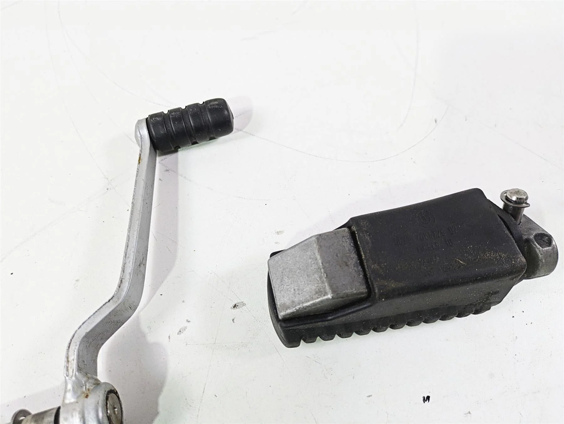 2009 BMW R1200RT K26 Left Footpeg Foot Peg & Gear Shift Lever 46717675289 - Image 12