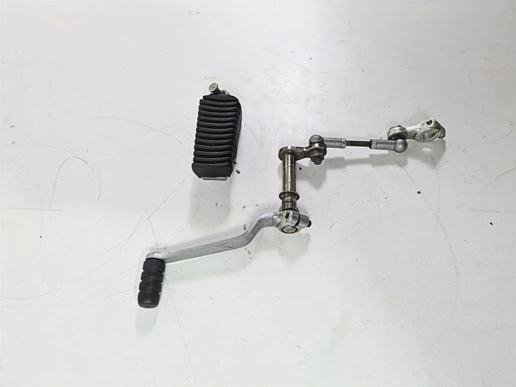 2009 BMW R1200RT K26 Left Footpeg Foot Peg & Gear Shift Lever 46717675289 - Image 2
