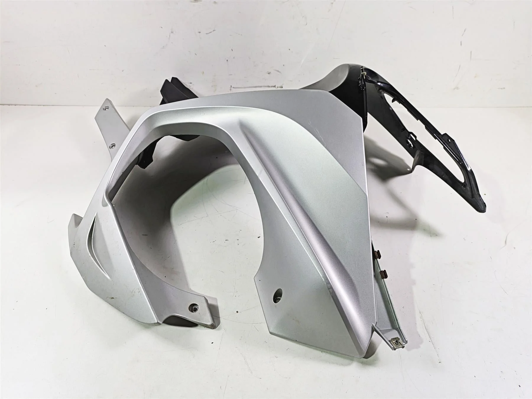 2009 BMW R1200RT K26 Right Main Side Fairing Cover Cowl 46637681054 - Image 2