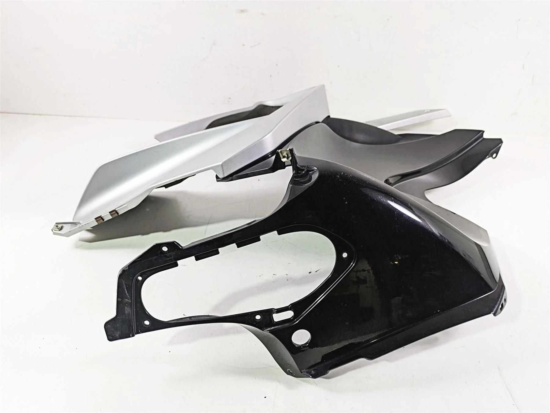 2009 BMW R1200RT K26 Right Main Side Fairing Cover Cowl 46637681054 - Image 3