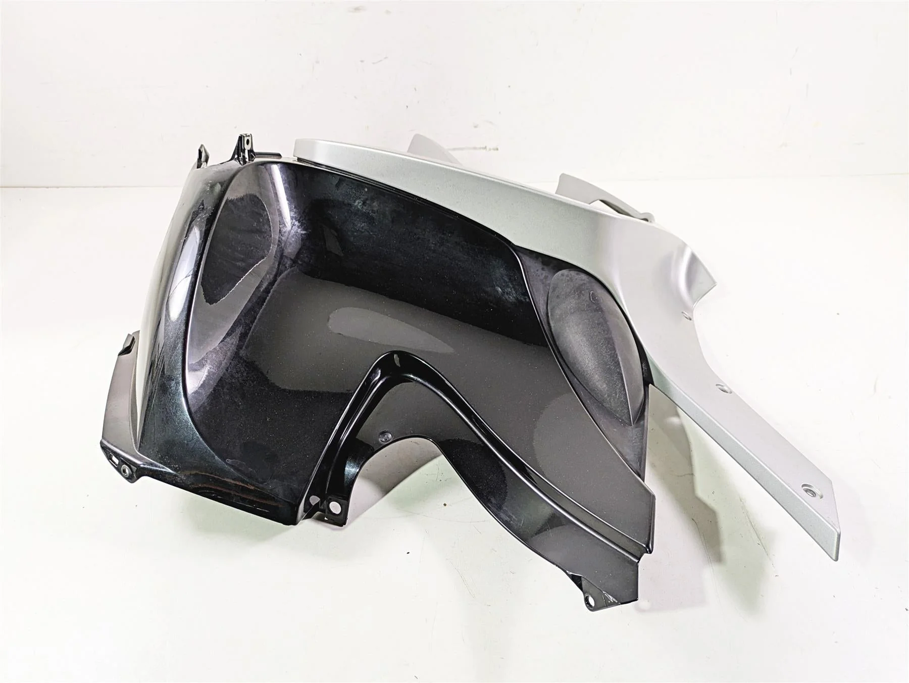 2009 BMW R1200RT K26 Right Main Side Fairing Cover Cowl 46637681054 - Image 4