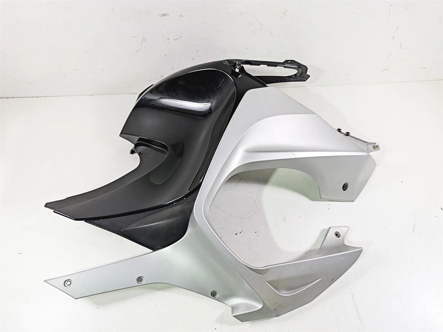 2009 BMW R1200RT K26 Right Main Side Fairing Cover Cowl 46637681054 - Image 5