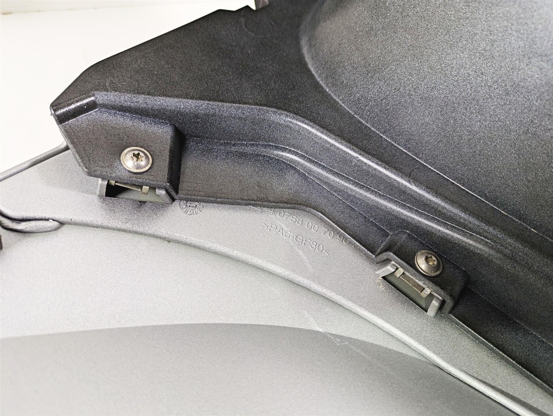 2009 BMW R1200RT K26 Right Main Side Fairing Cover Cowl 46637681054 - Image 9