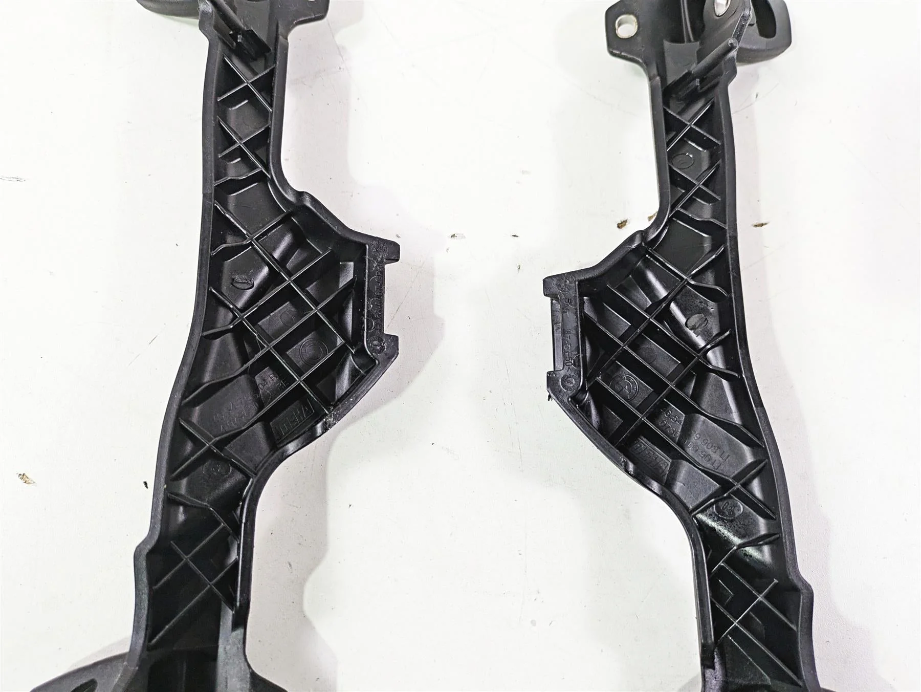2009 BMW R1200RT K26 Saddlebag Holder Bracket Set 46547699903 46547699904 - Image 10