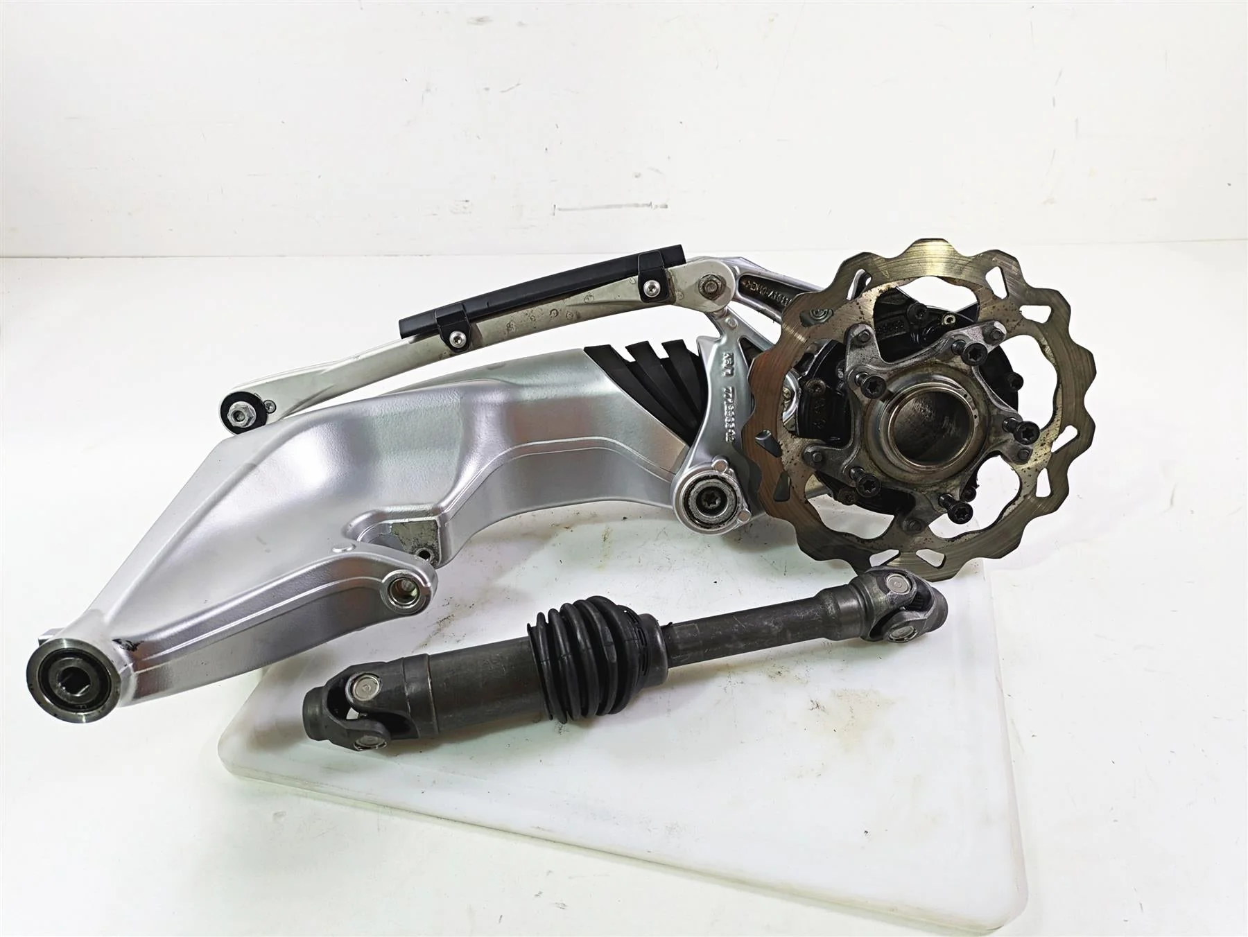 2009 BMW R1200RT K26 Swingarm Differential Drive Shaft 34/13 33117726895 - Image 12