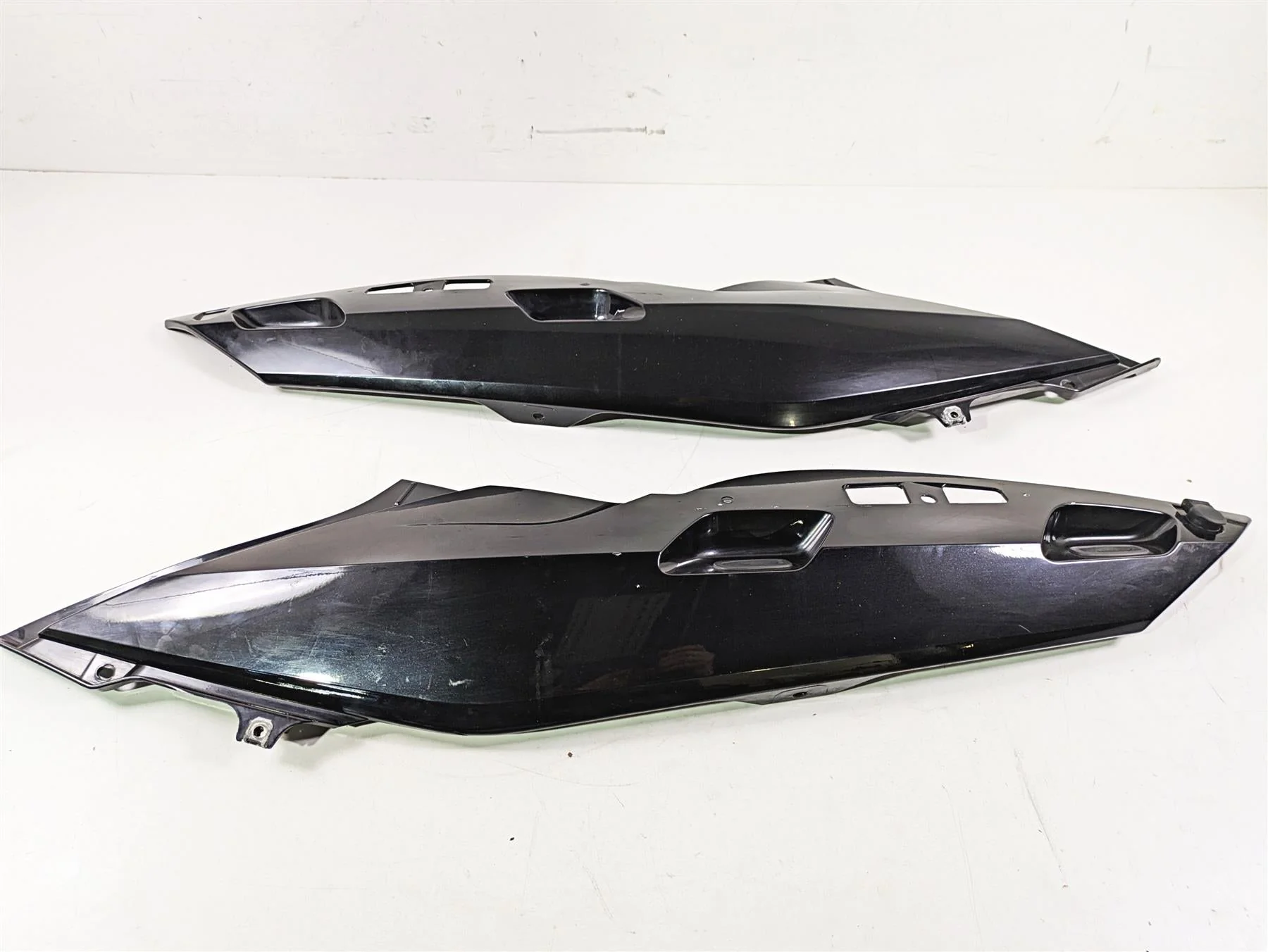 2009 BMW R1200RT K26 Tail Fairing Cover Cowl Set 46637681571 46637681572