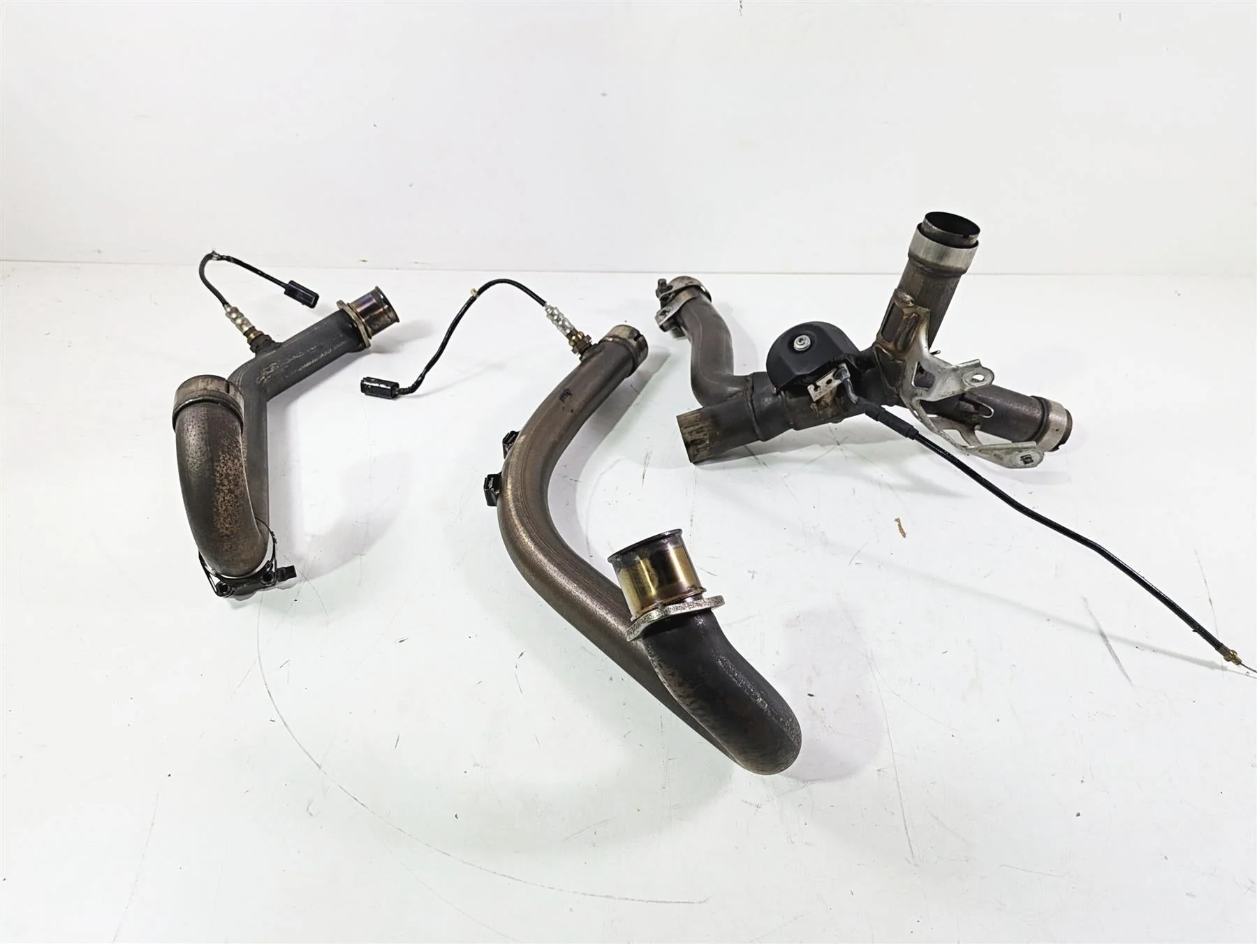 2009 Ducati Monster 1100 S Exhaust Header & Servo Motor Set 57211551B 59340301A - Image 2