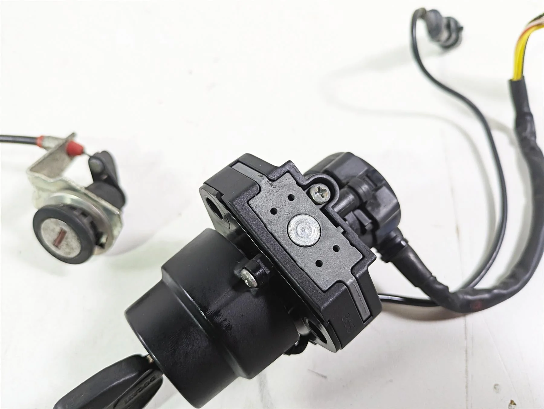 2009 Ducati Monster 1100 S Speedometer Gauge 19K Ignition Switch Key 40610703A - Image 9