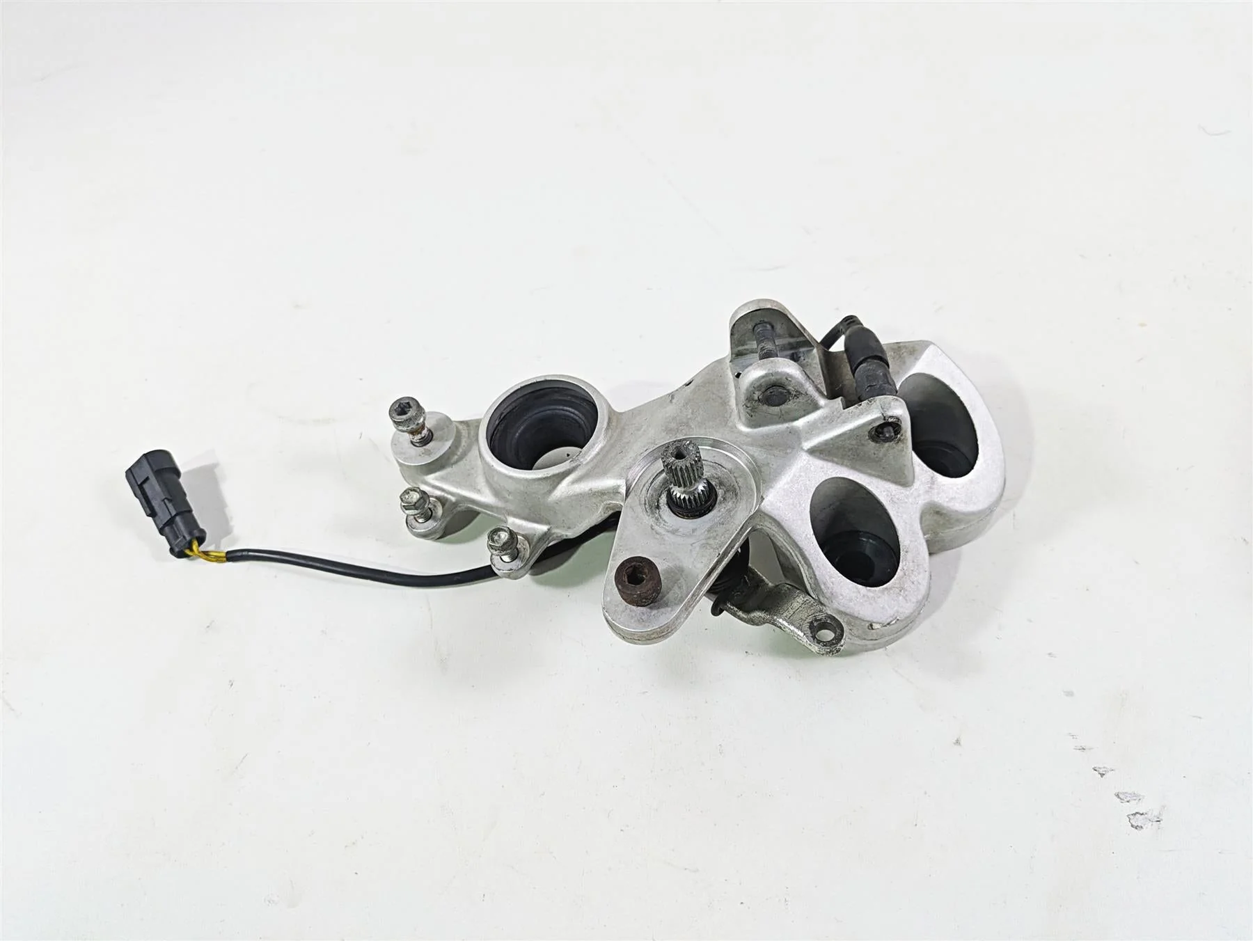 2009 Ducati Multistrada 1100 S Front Right Footpeg Brake Mount Bracket 82420711A - Image 4