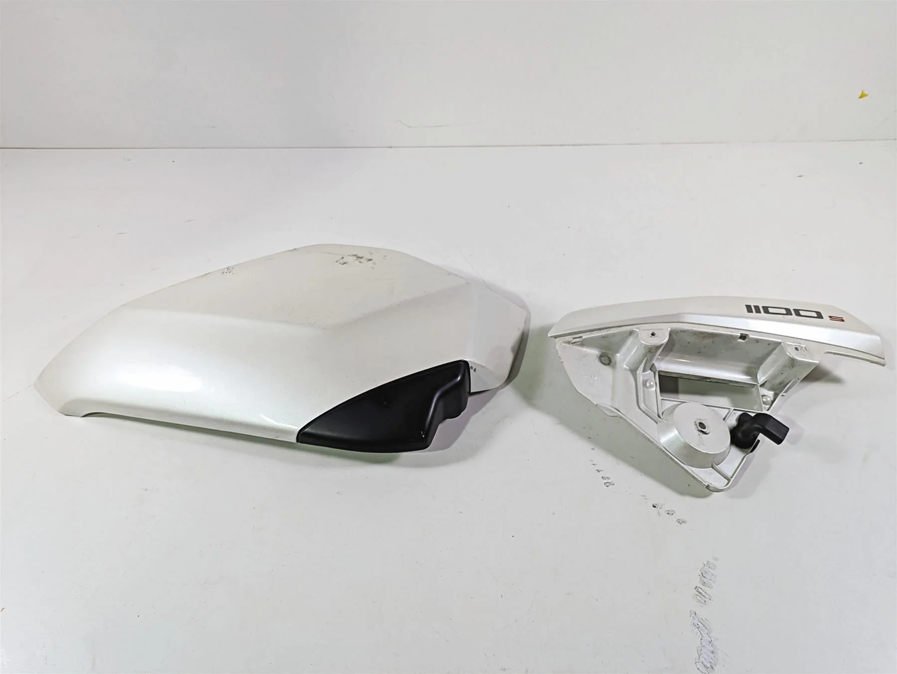 2009 Ducati Multistrada 1100 S Left Side Fairing & Storage 48031711A