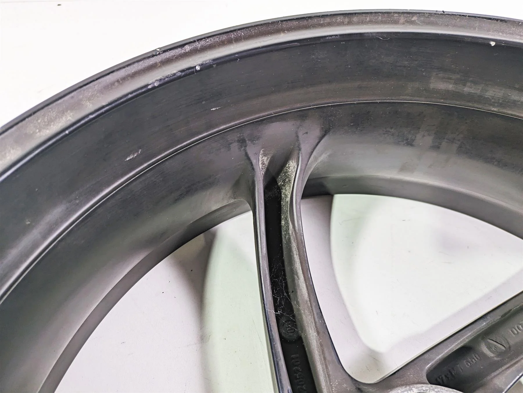 2009 Ducati Multistrada 1100 S Marchesini 17x5.5 Rear Wheel Rim 50221072AB - Image 7