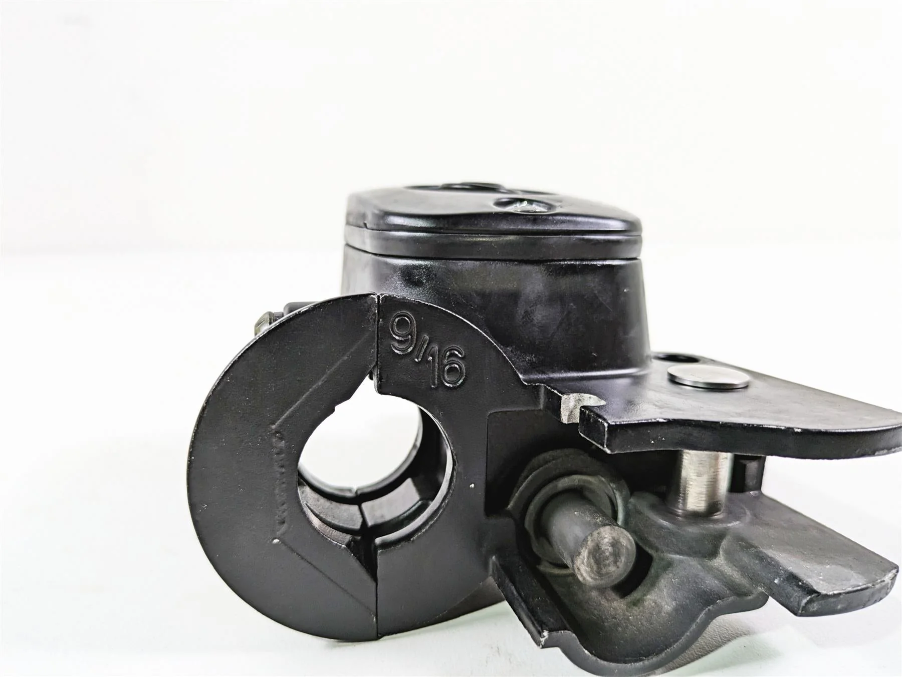 2009 Harley FLSTSB Cross Bones Front Master Cylinder 9/16 45019-08C - Image 9