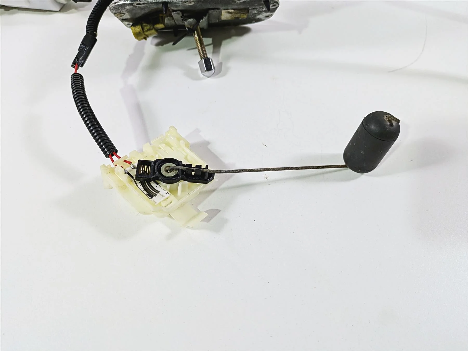 2009 Harley FLSTSB Cross Bones Fuel Gas Petrol Pump - Tested 75284-08A 75252-08 - Image 2