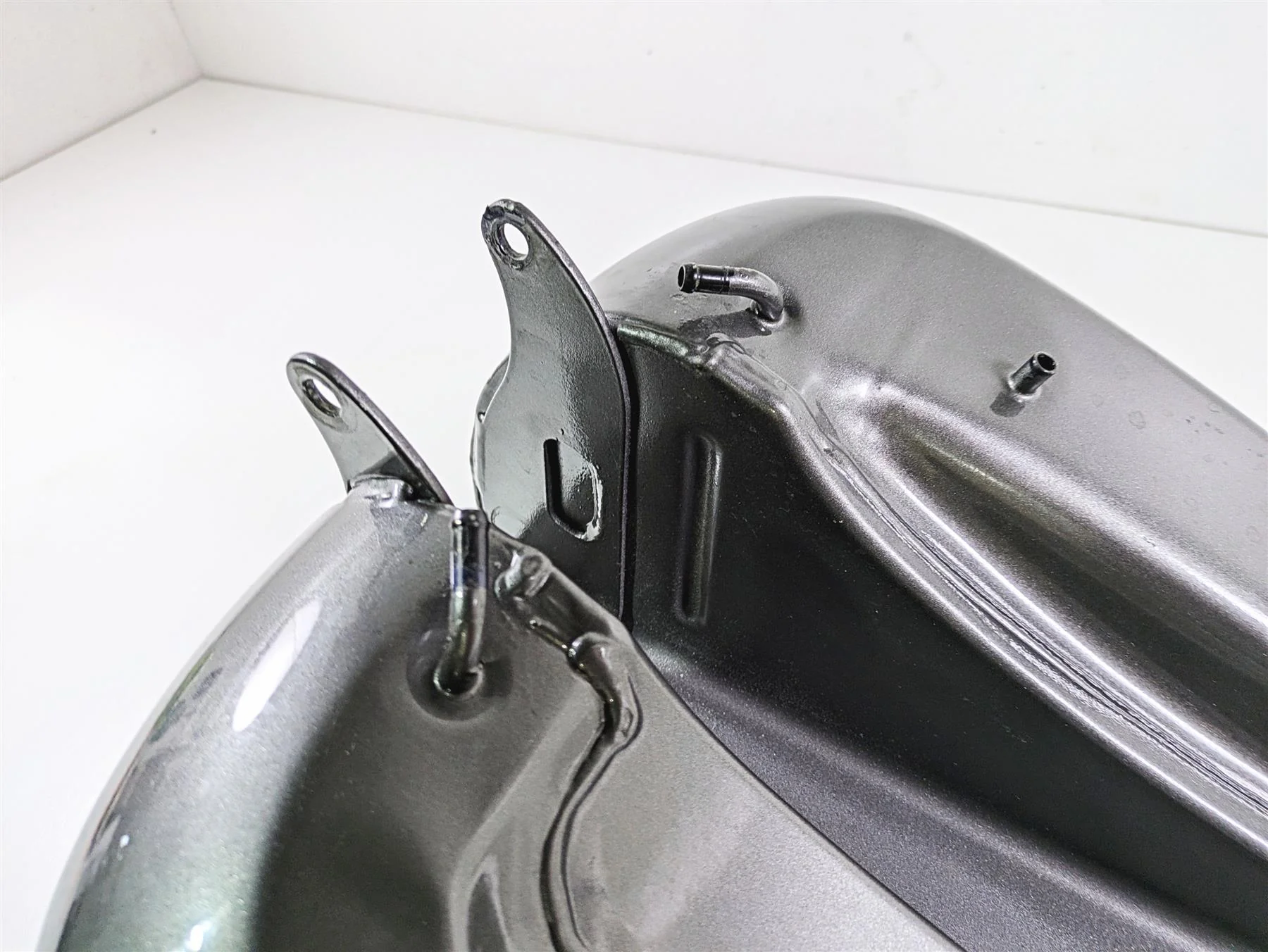 2009 Harley FLSTSB Cross Bones Fuel Gas Petrol Tank - Read 61000800 - Image 11