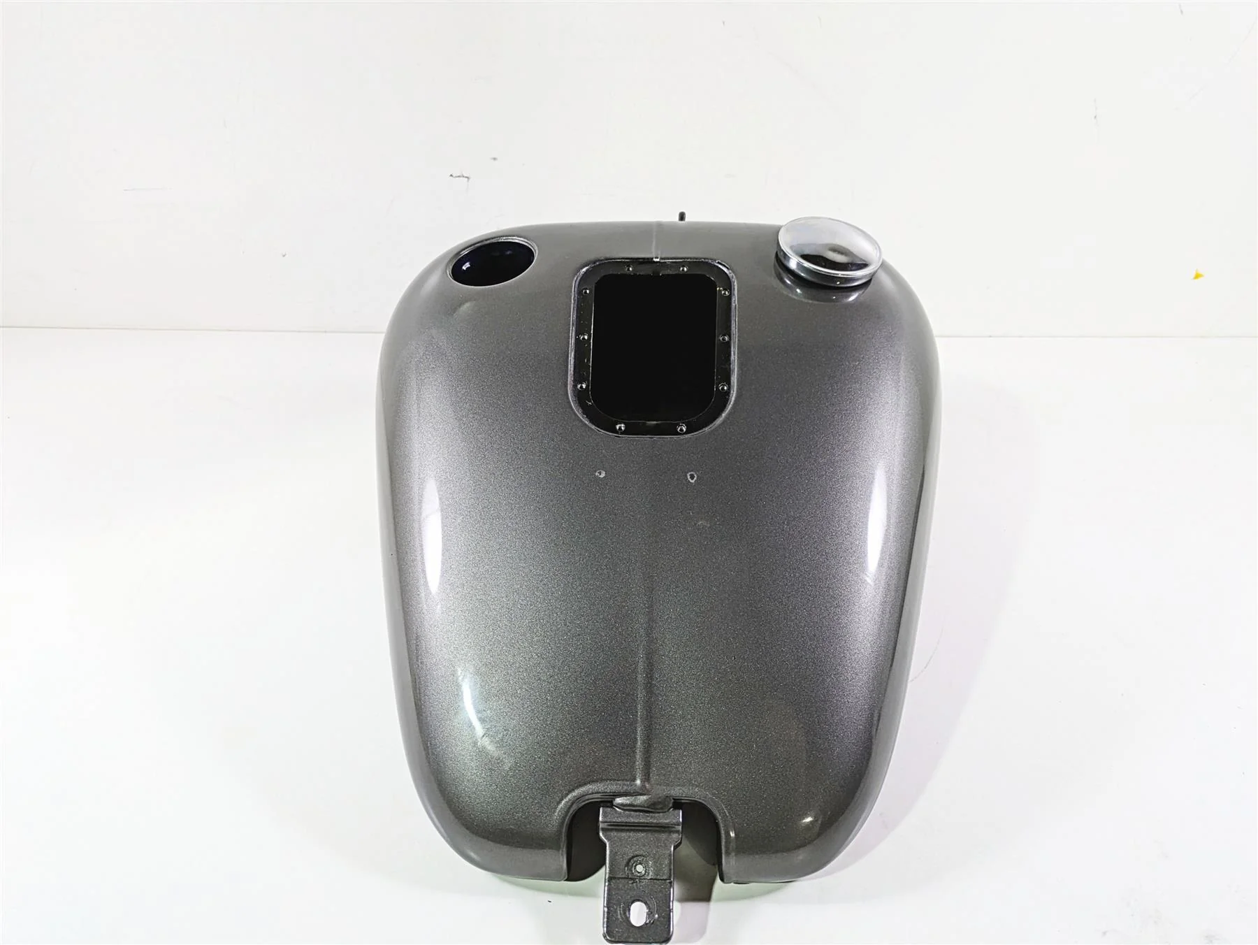 2009 Harley FLSTSB Cross Bones Fuel Gas Petrol Tank - Read 61000800 - Image 2
