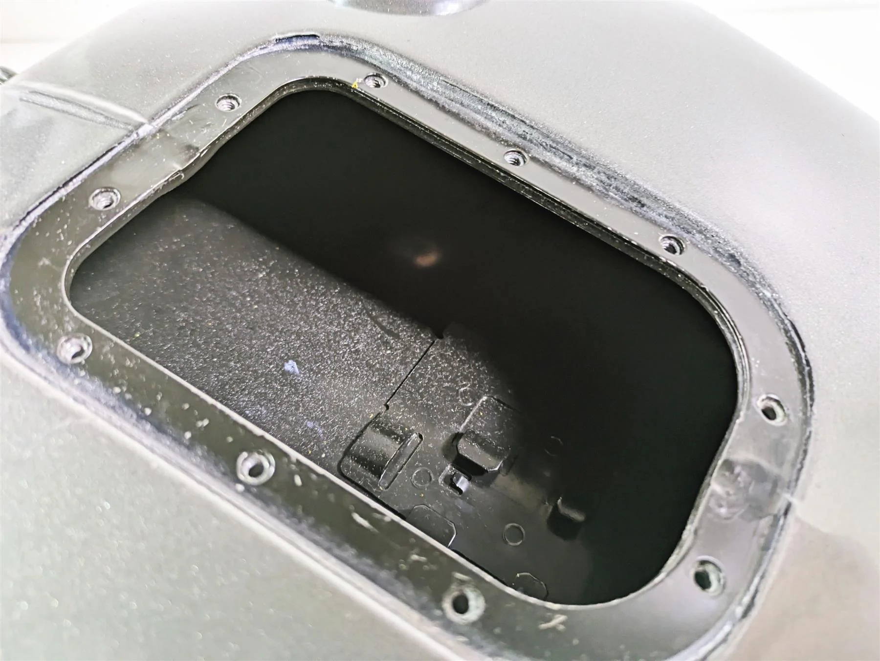 2009 Harley FLSTSB Cross Bones Fuel Gas Petrol Tank - Read 61000800 - Image 6