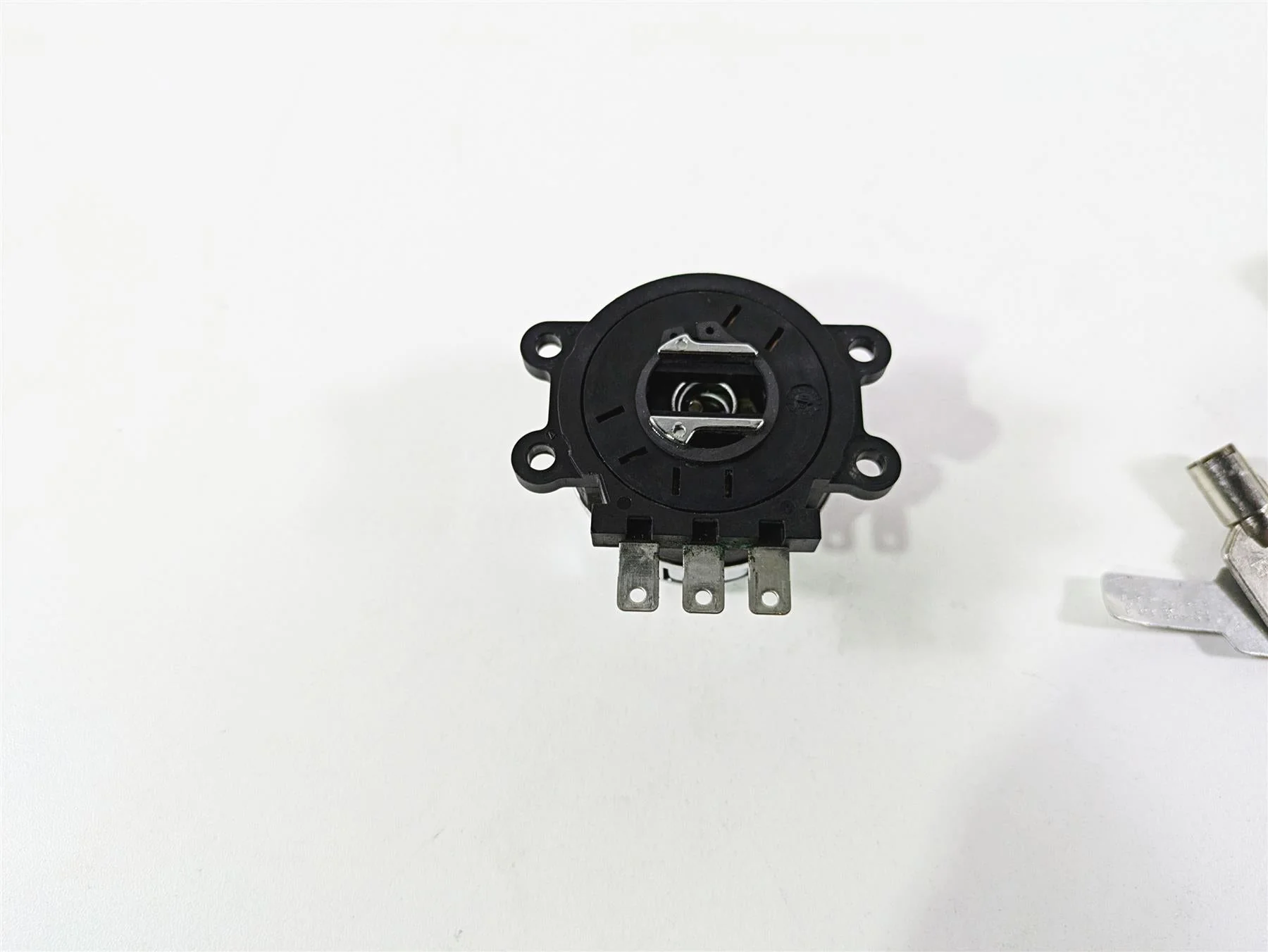 2009 Harley FLSTSB Cross Bones Ignition Switch Key Fork Lock Set 71450-04 - Image 10