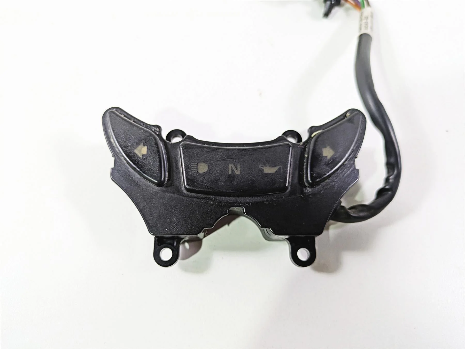 2009 Harley FLSTSB Cross Bones Indicator Instrument Lights Cluster 68545-08 - Image 6