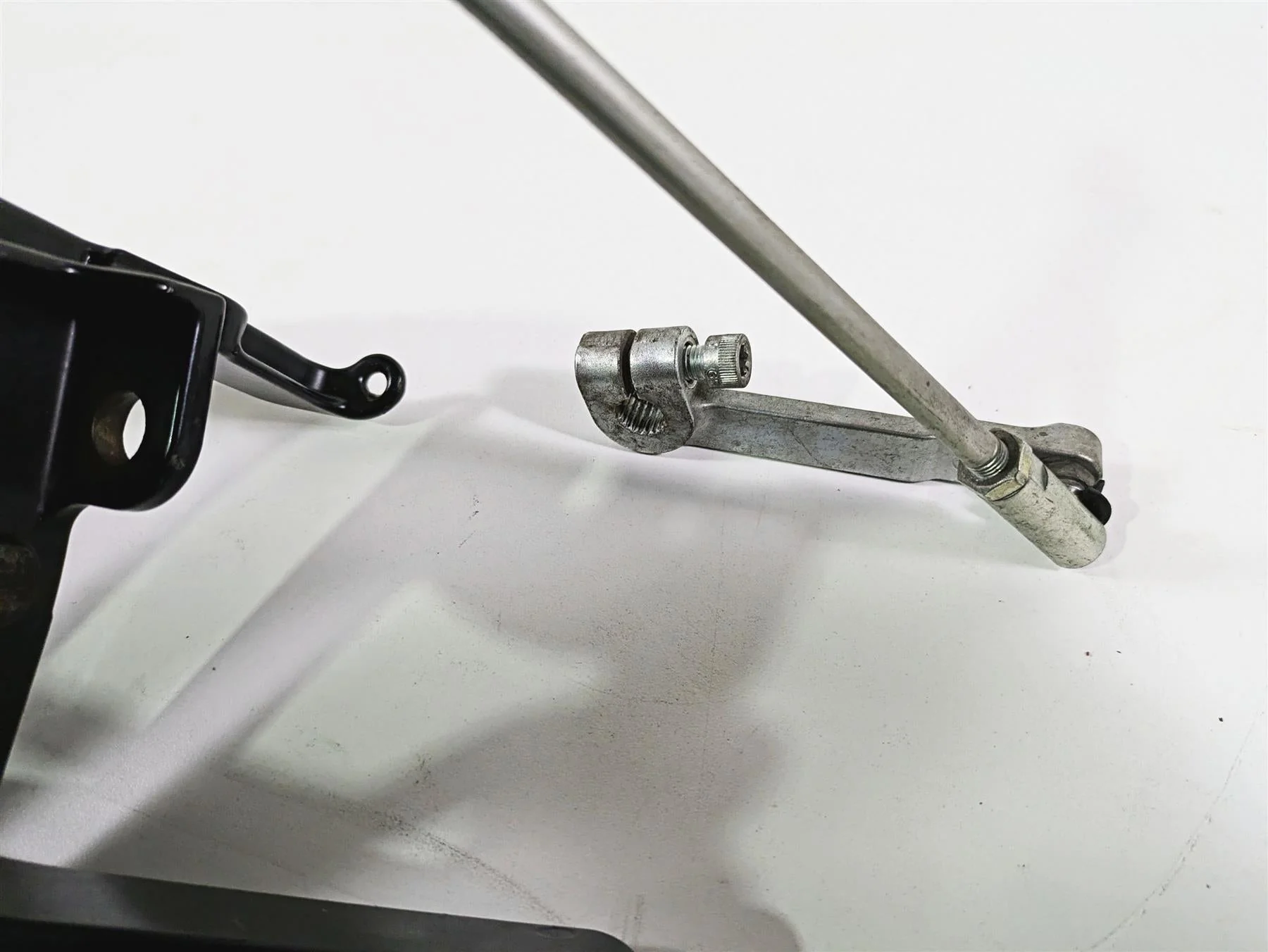2009 Harley FLSTSB Cross Bones Left Floorboard & Shifter Set - BENT 33630-07A - Image 8