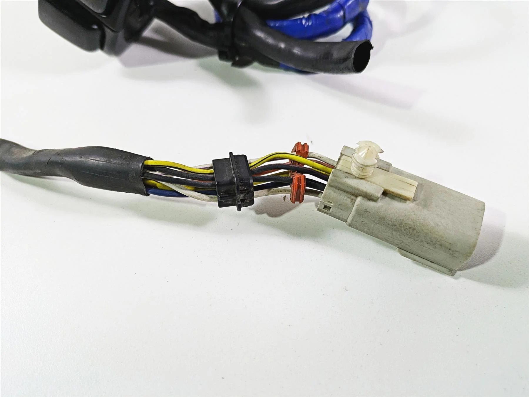 2009 Harley FLSTSB Cross Bones Left Hand Control Switch - Read 71682-06A - Image 5