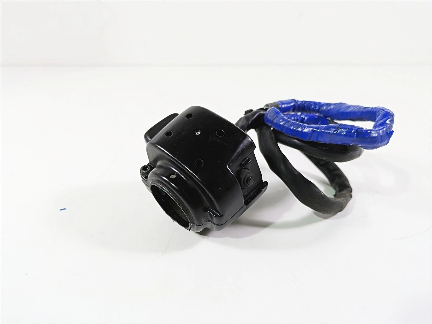 2009 Harley FLSTSB Cross Bones Left Hand Control Switch - Read 71682-06A - Image 9