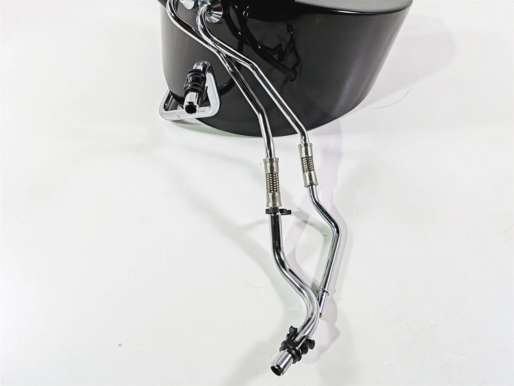 2009 Harley FLSTSB Cross Bones Oil Tank Reservoir & Lines - No Leaks 62507-09DH - Image 10