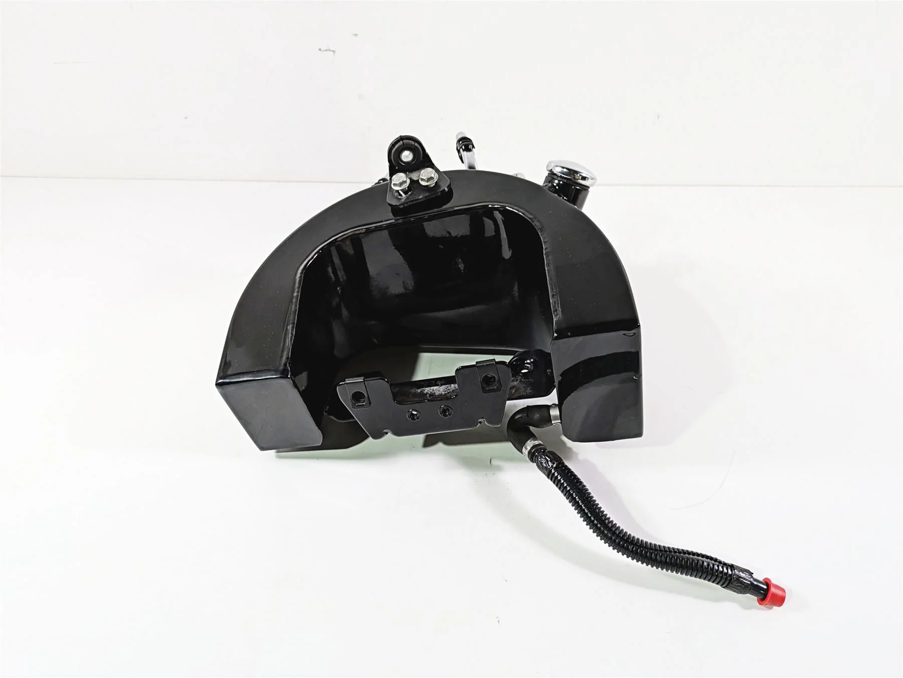 2009 Harley FLSTSB Cross Bones Oil Tank Reservoir & Lines - No Leaks 62507-09DH - Image 2