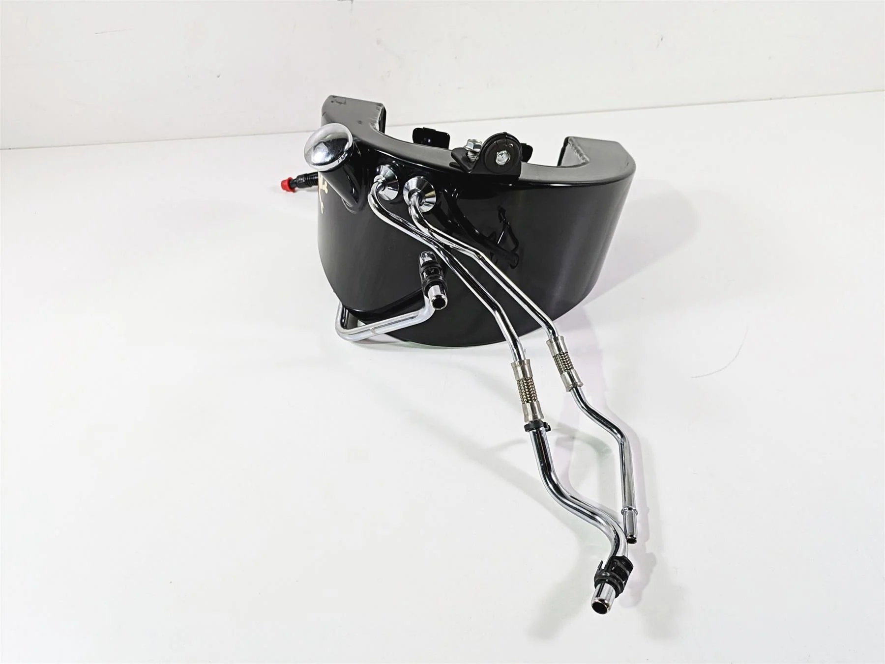 2009 Harley FLSTSB Cross Bones Oil Tank Reservoir & Lines - No Leaks 62507-09DH - Image 4