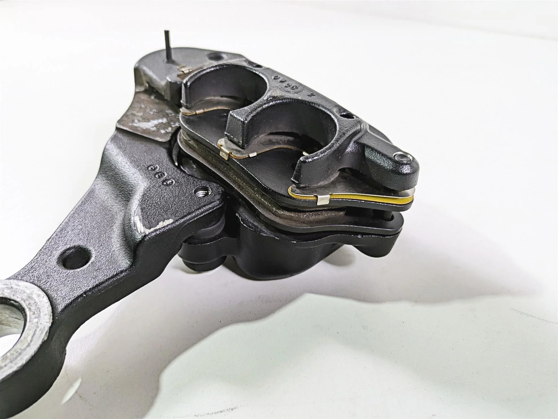2009 Harley FLSTSB Cross Bones Rear Brake Caliper & Bracket 40908-08 42895-08A - Image 11