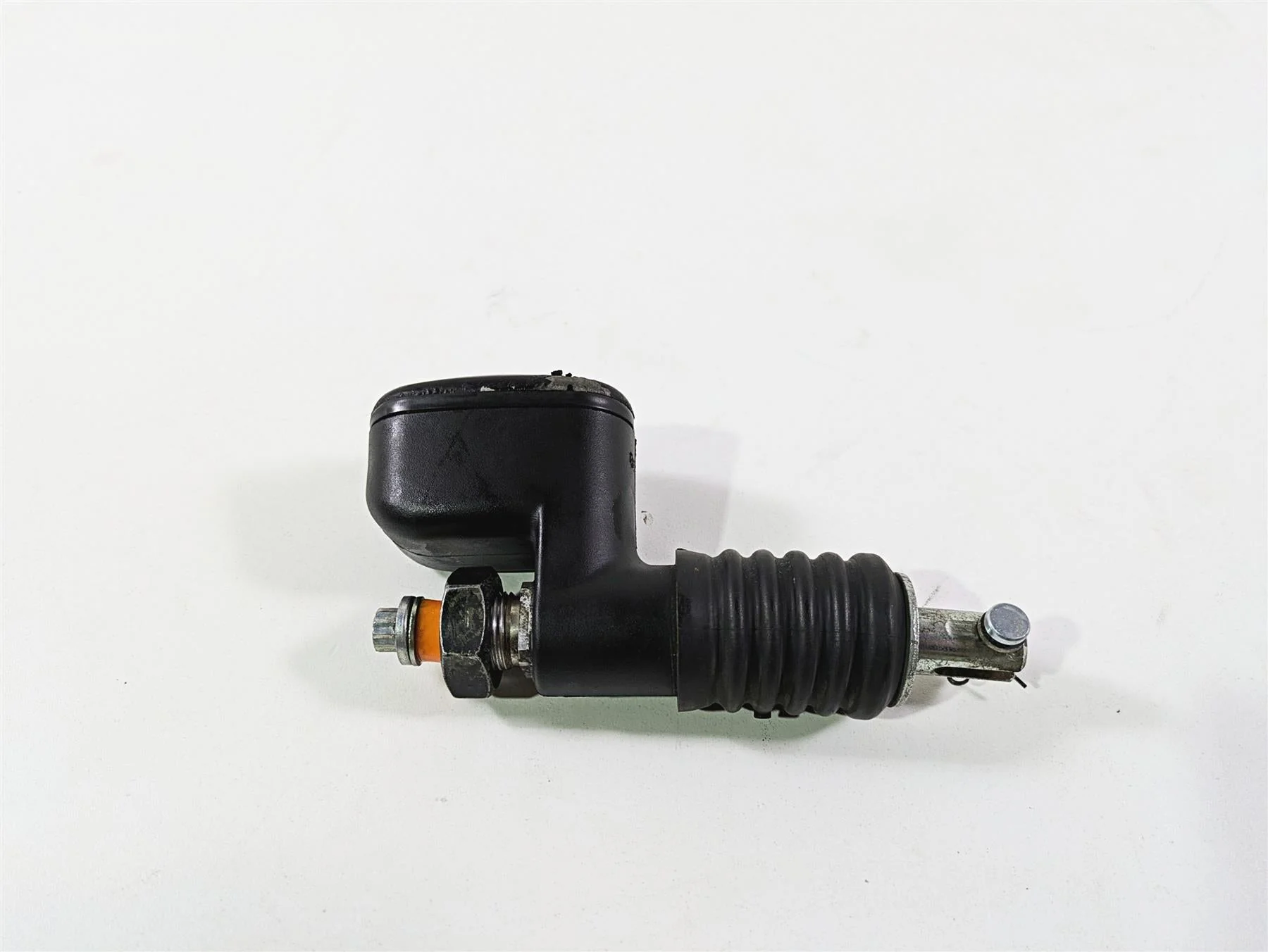 2009 Harley FLSTSB Cross Bones Rear Brake Master Cylinder 41767-05E - Image 9