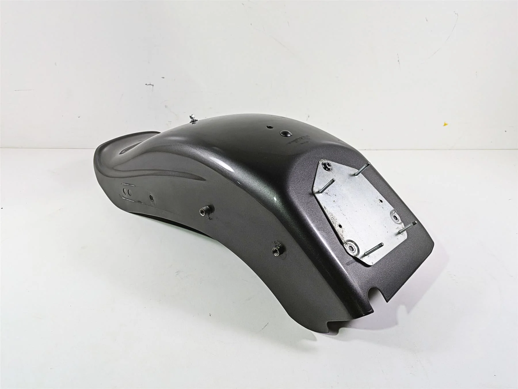 2009 Harley FLSTSB Cross Bones Rear Fender Custom Silver Paint - Read 59914-06 - Image 12