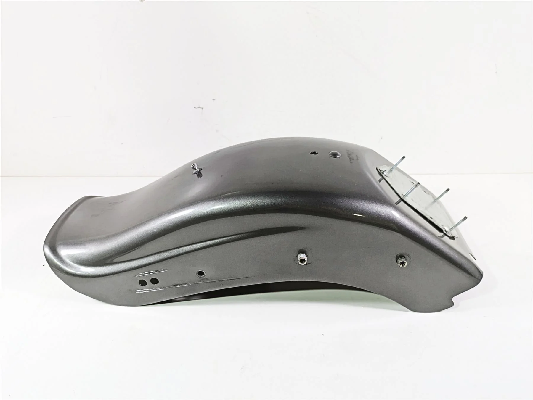 2009 Harley FLSTSB Cross Bones Rear Fender Custom Silver Paint - Read 59914-06 - Image 3