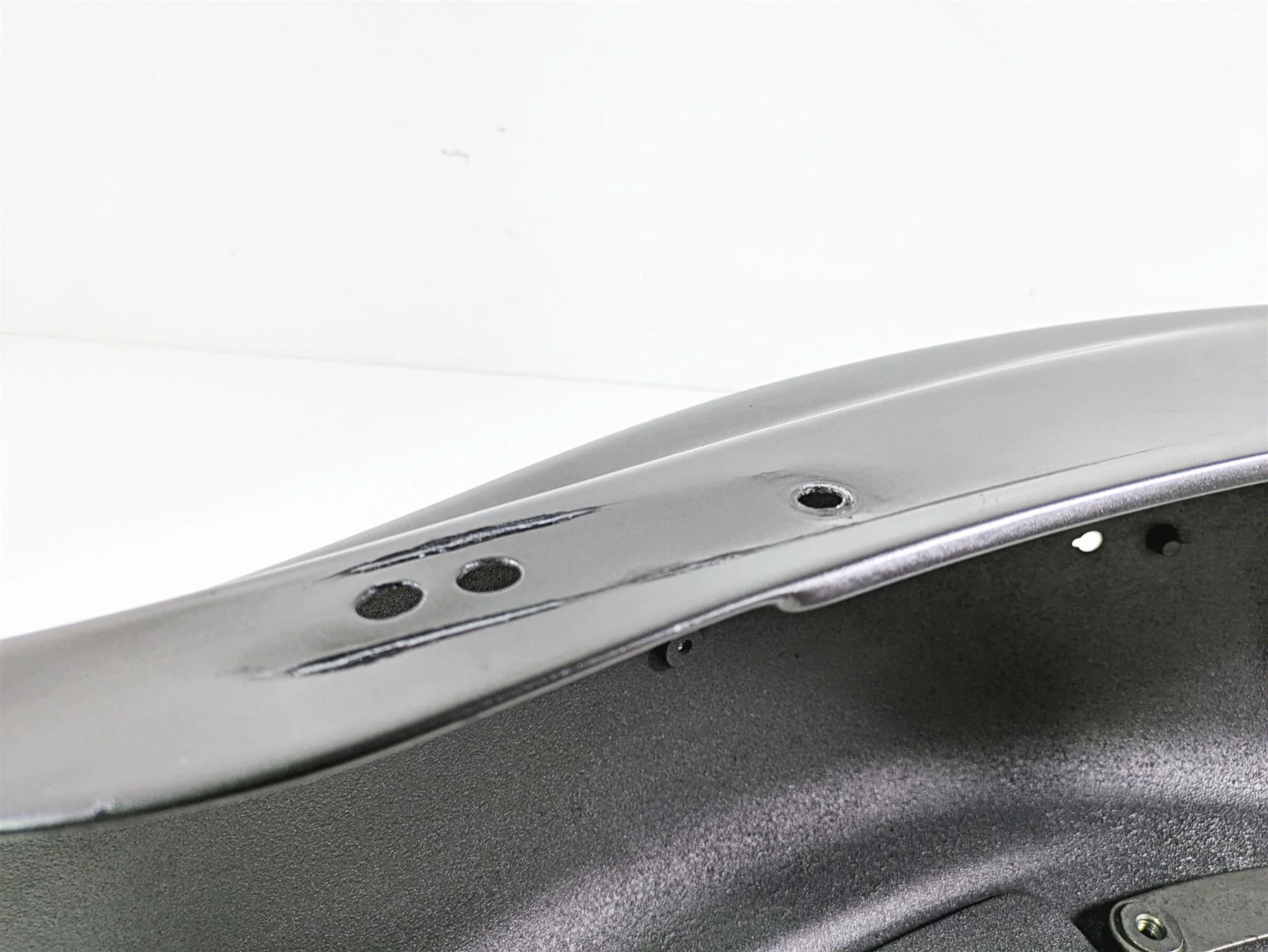 2009 Harley FLSTSB Cross Bones Rear Fender Custom Silver Paint - Read 59914-06 - Image 9