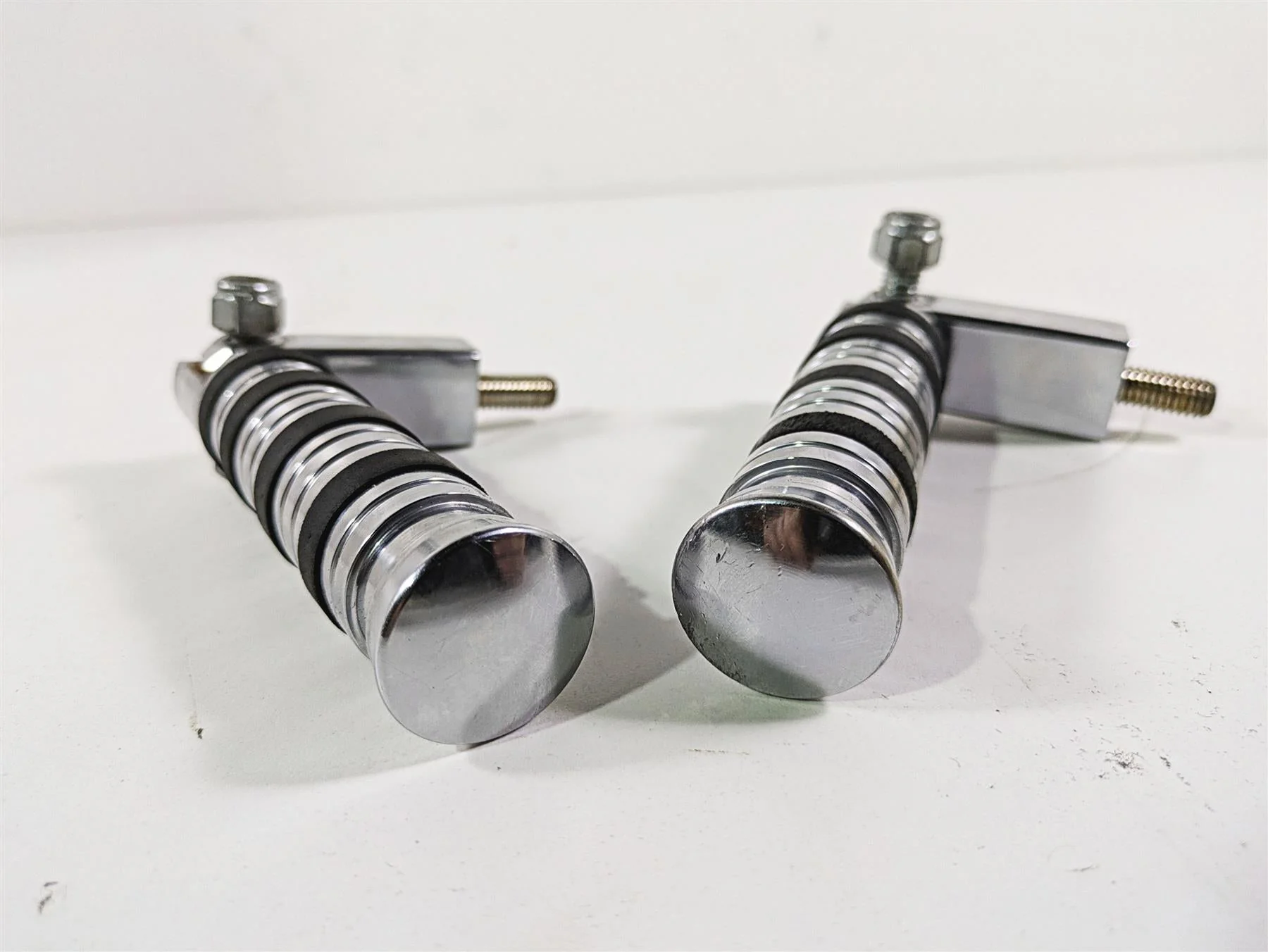 2009 Harley FLSTSB Cross Bones Rear Passenger Foot Peg Set - Image 10