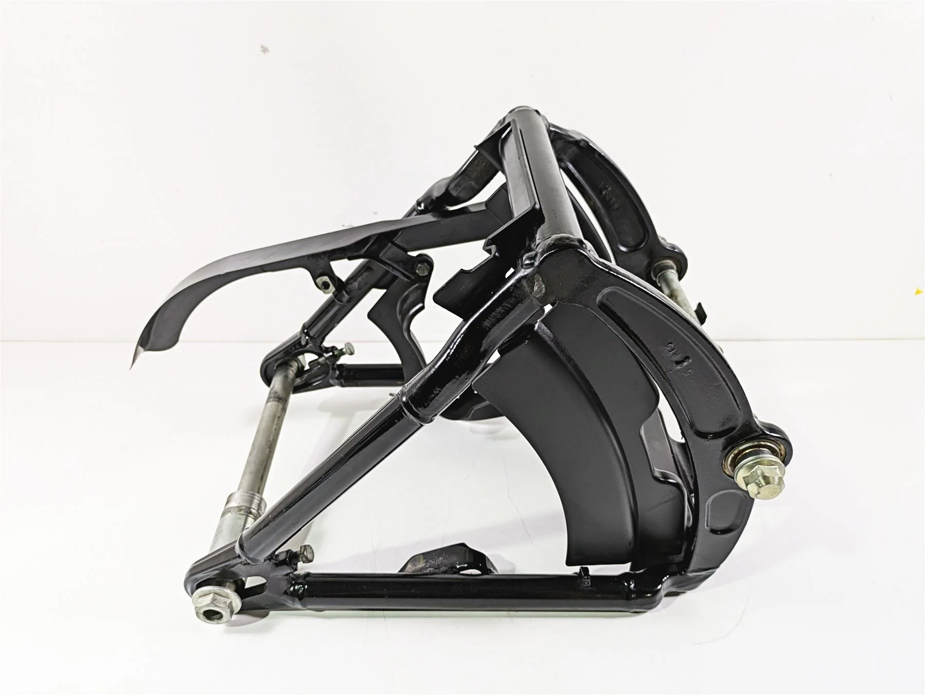 2009 Harley FLSTSB Cross Bones Rear Swing Arm Swingarm + Axle 47573-11BHP