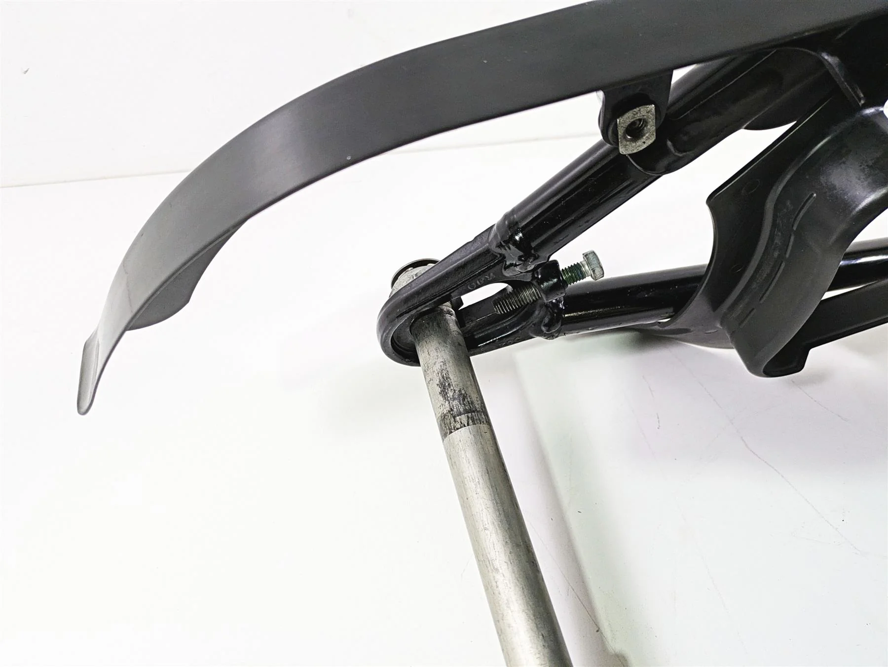 2009 Harley FLSTSB Cross Bones Rear Swing Arm Swingarm + Axle 47573-11BHP - Image 10