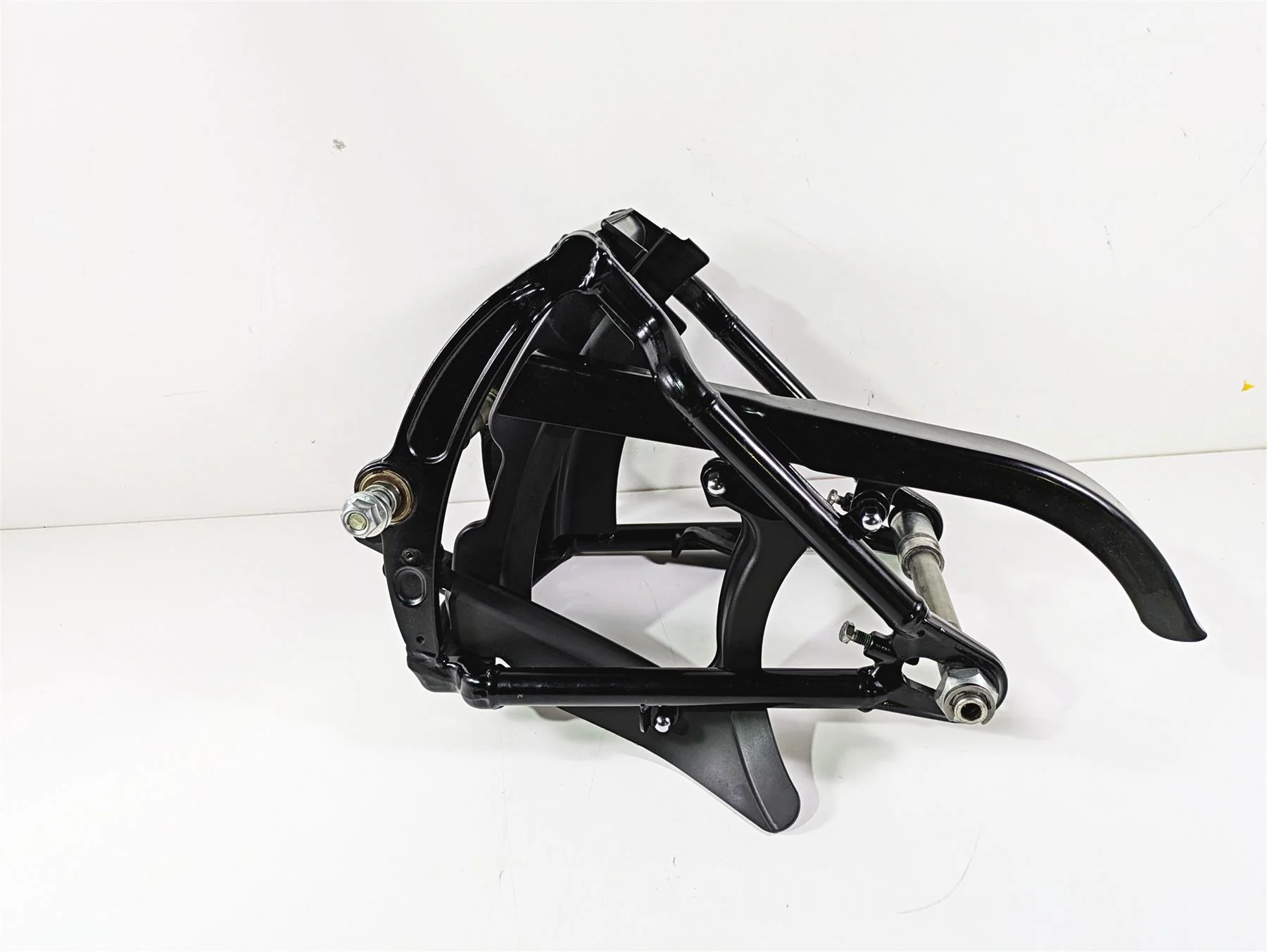 2009 Harley FLSTSB Cross Bones Rear Swing Arm Swingarm + Axle 47573-11BHP - Image 3